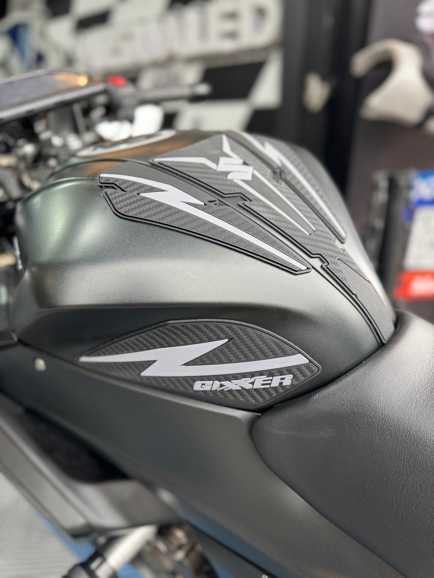 STOMP GRIPS 7D SUZUKI GIXXER150FI 250FI