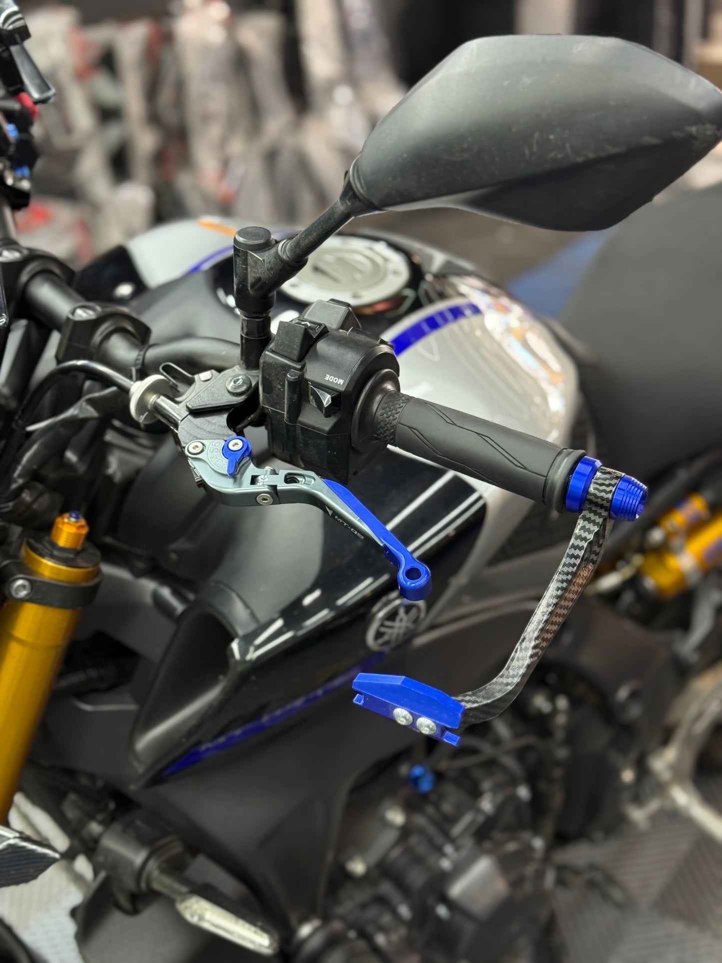 MANIGUETAS ABATIBLES YAMAHA MT09 V3