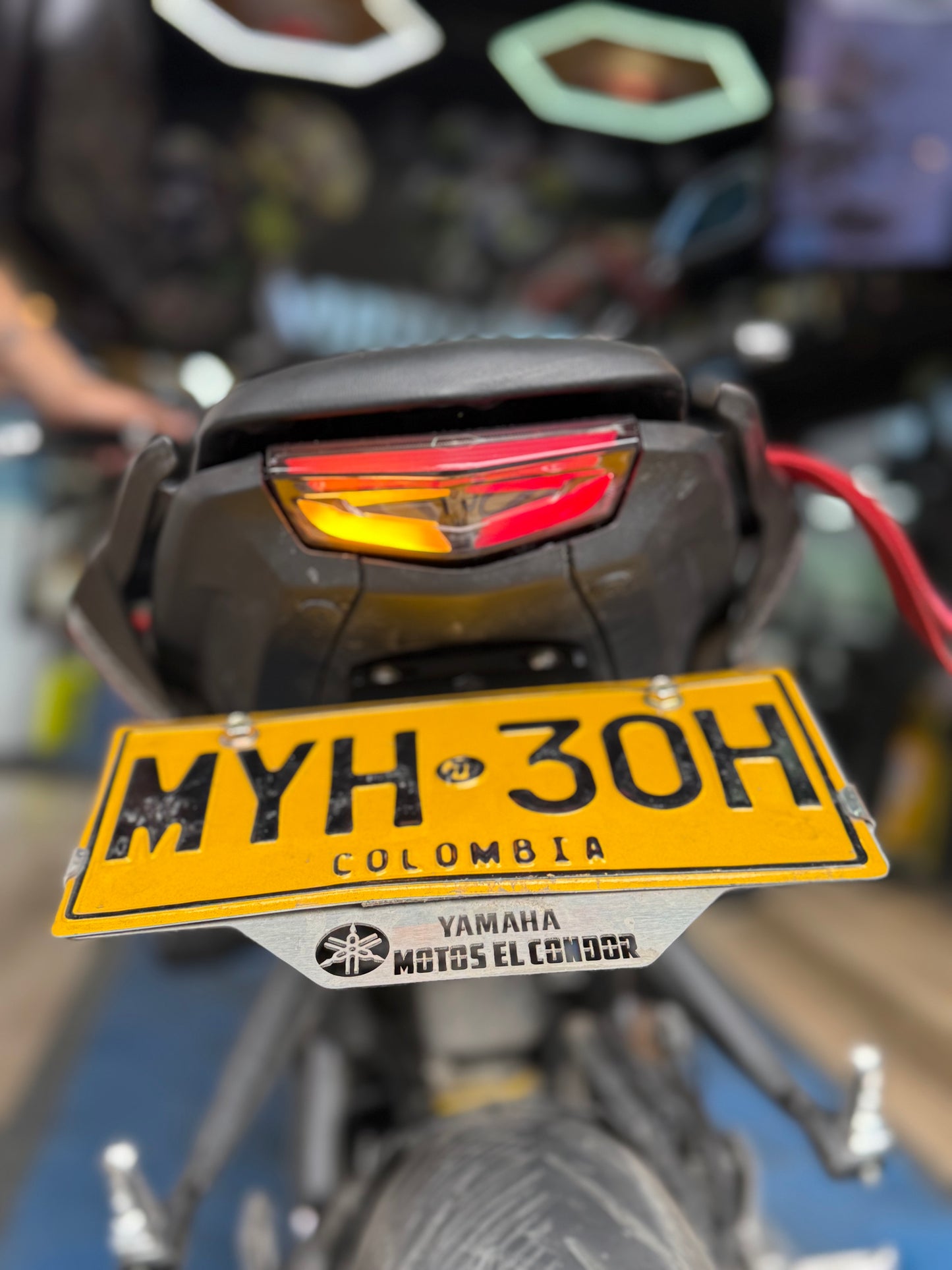 STOP INTEGRADO YAMAHA MT15