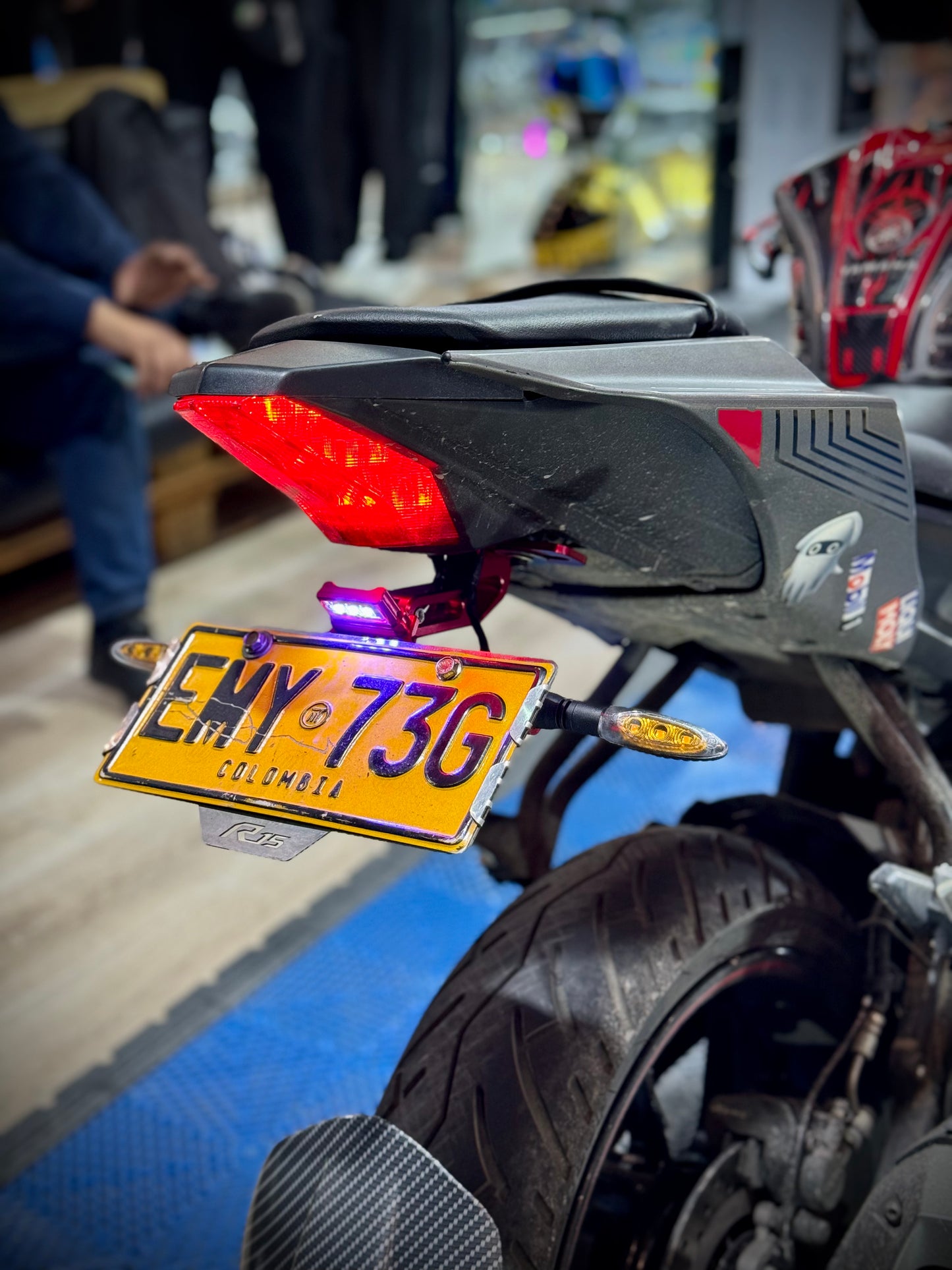 FENDER DE LUJO YAMAHA R15V3