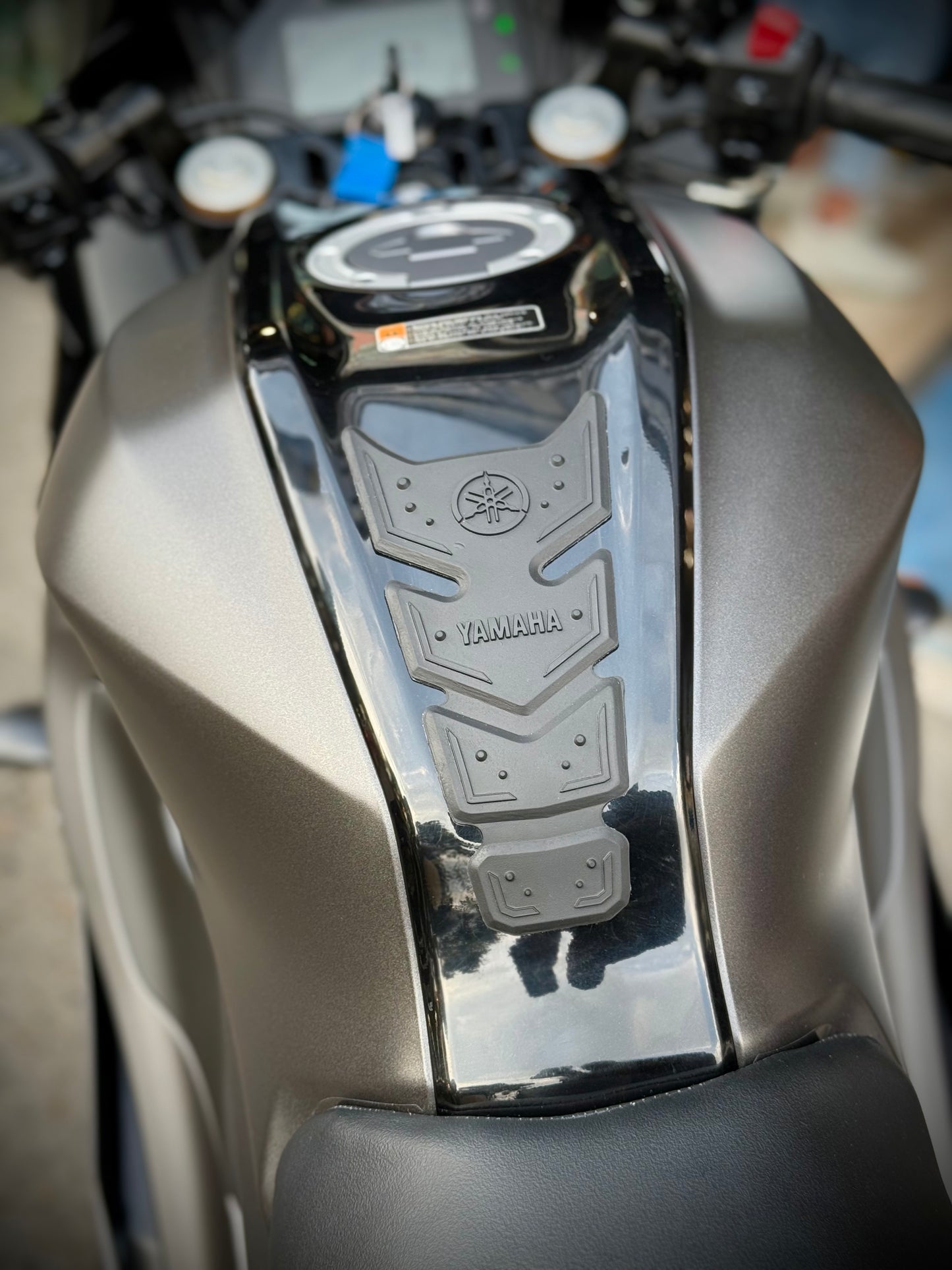 PROTECTOR CENTRAL TANQUE EN CAUCHO YAMAHA R15V4