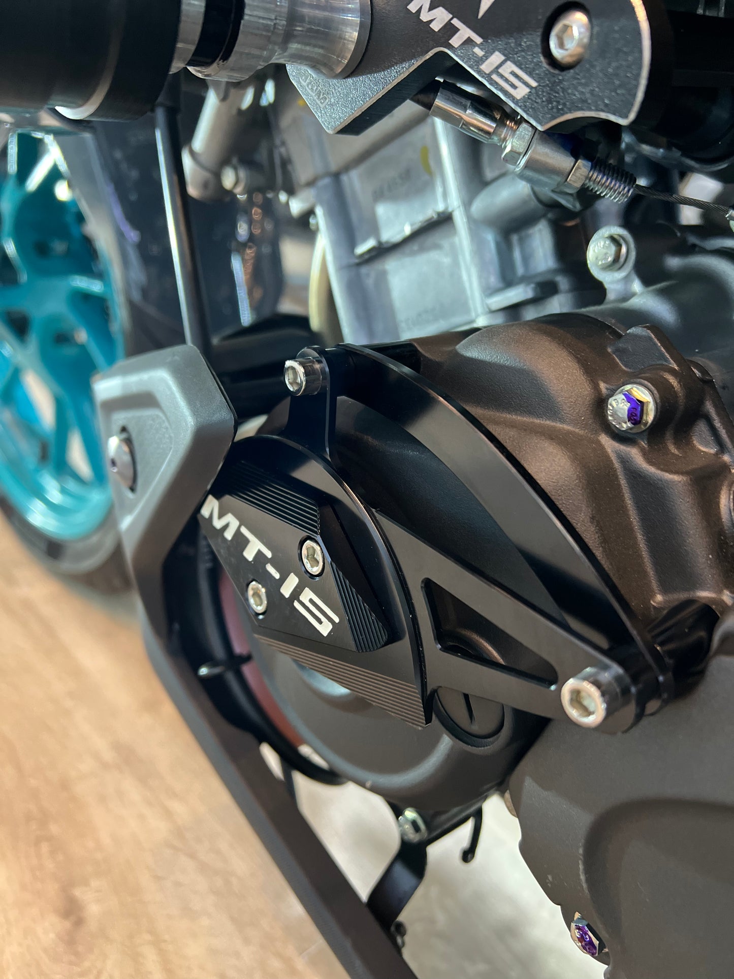 SLIDER TAPA MOTOR YAMAHA MT15