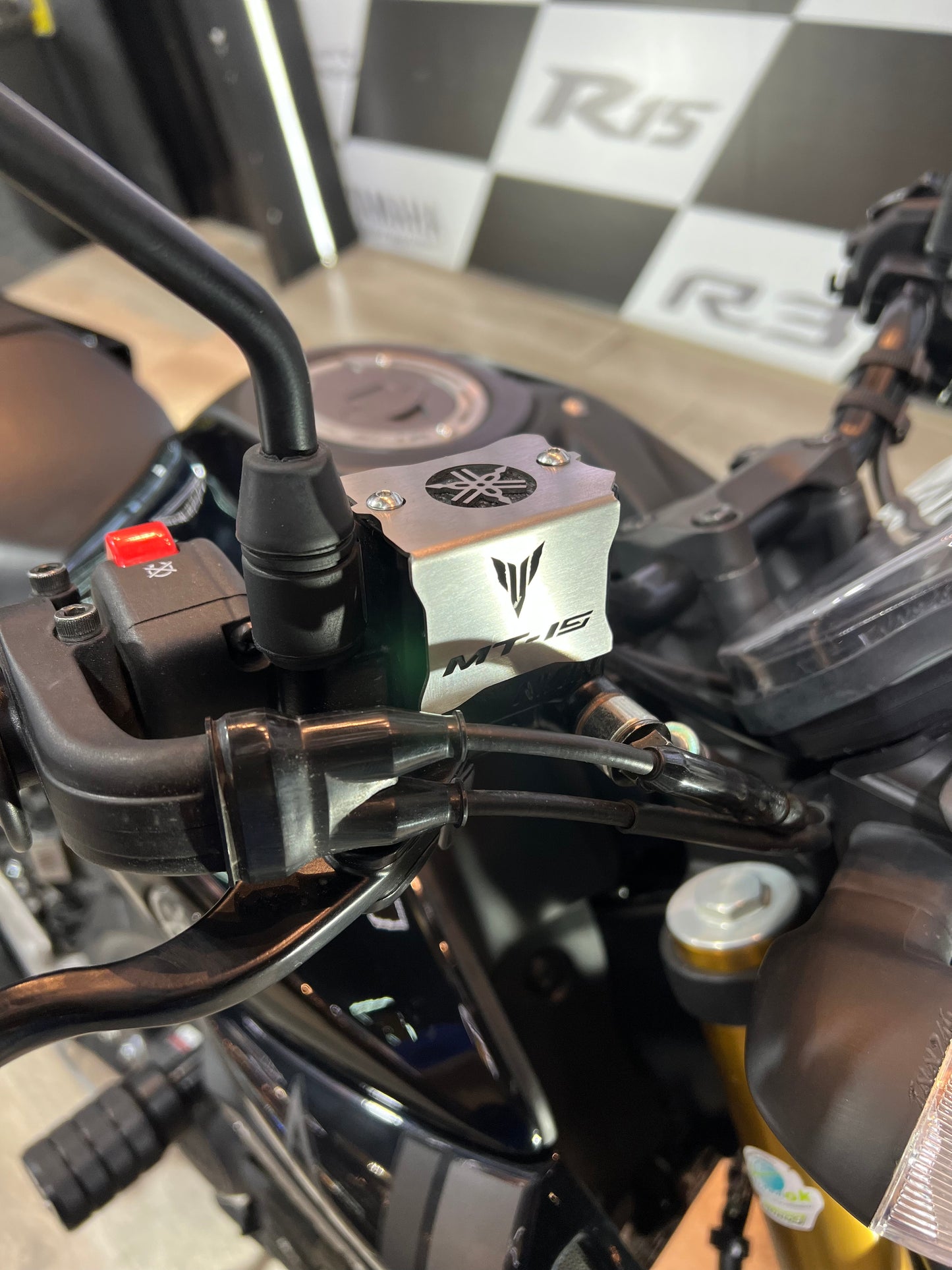 PROTECTOR BOMBA FRENÓ DELANTERO YAMAHA MT15