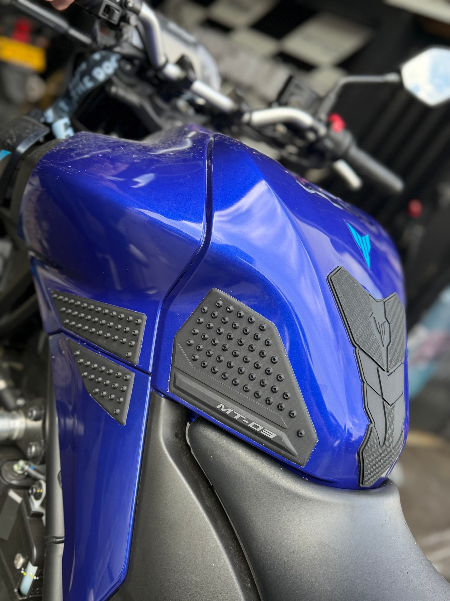 PROTECTORES DE TANQUE STOMP GRIPS YAMAHA MT03 V2