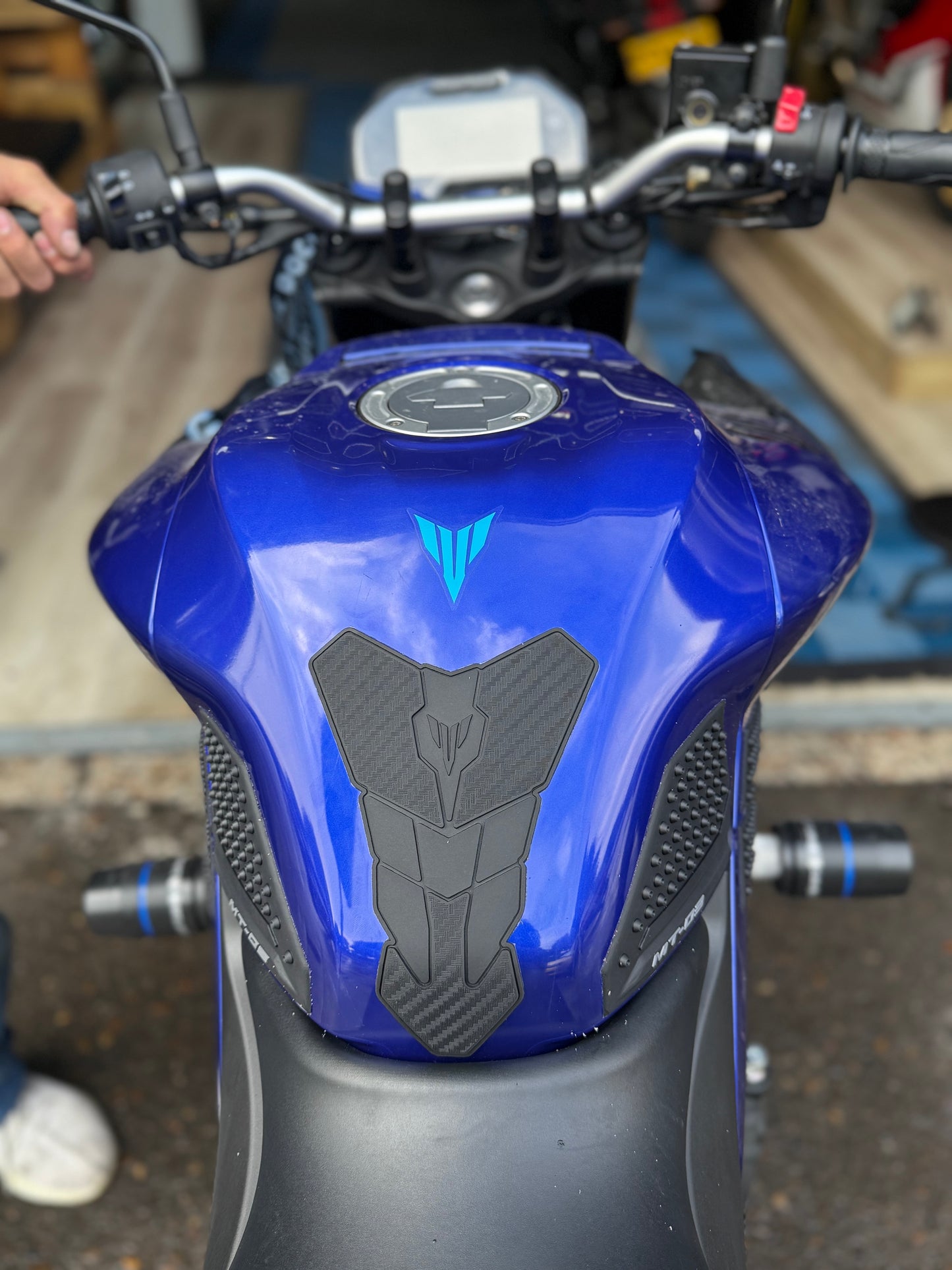 PROTECTORES DE TANQUE STOMP GRIPS YAMAHA MT03 V2