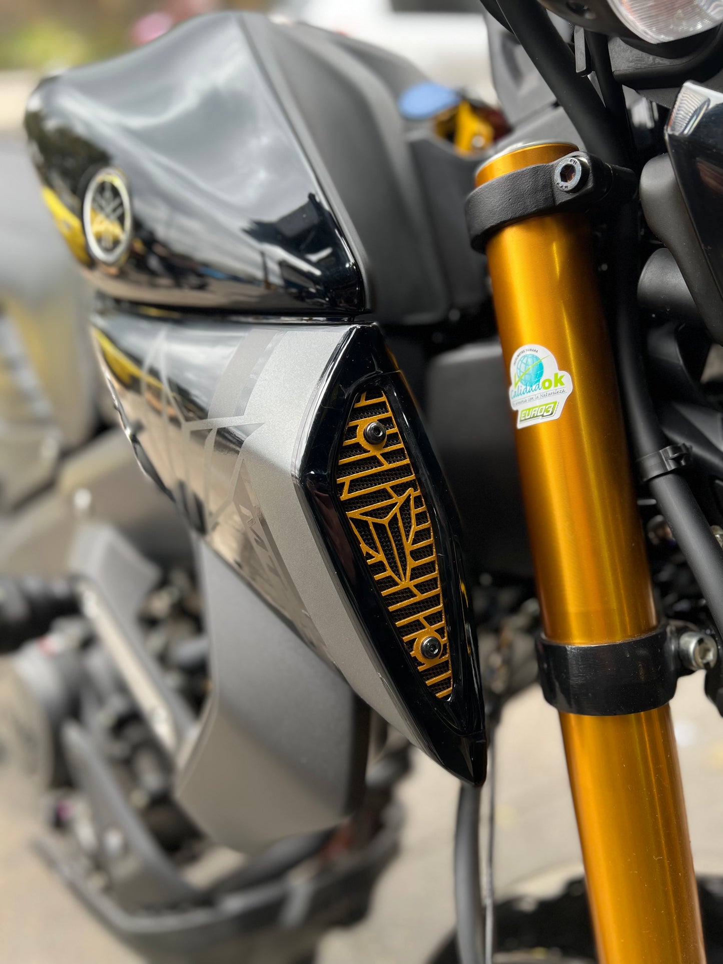 REJILLA TOMA DE AIRE DE LUJO YAMAHA MT15