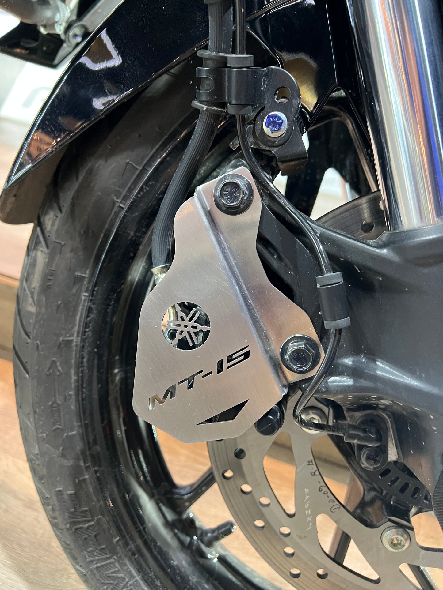 PROTECTOR DE CALIPER YAMAHA MT15