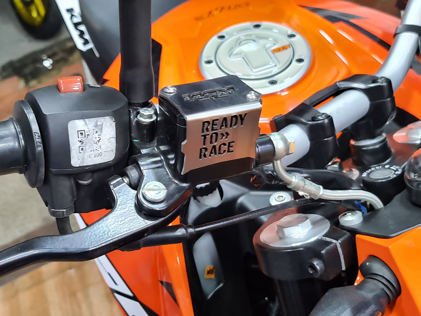 PROTECTOR BOMBA FRENÓ DELANTERO KTM