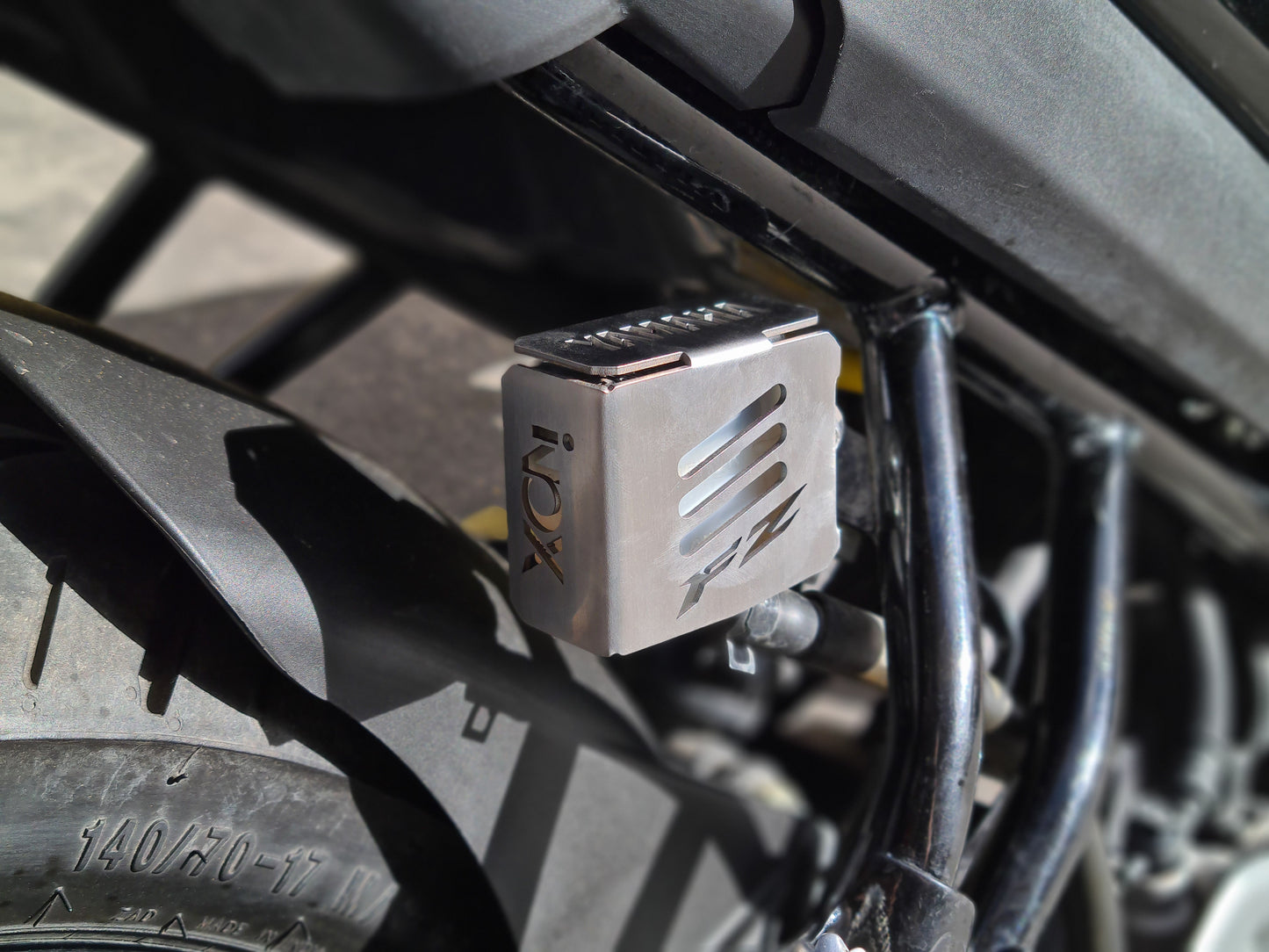 PROTECTOR BOMBA DE FRENO TRASERA YAMAHA FZ250