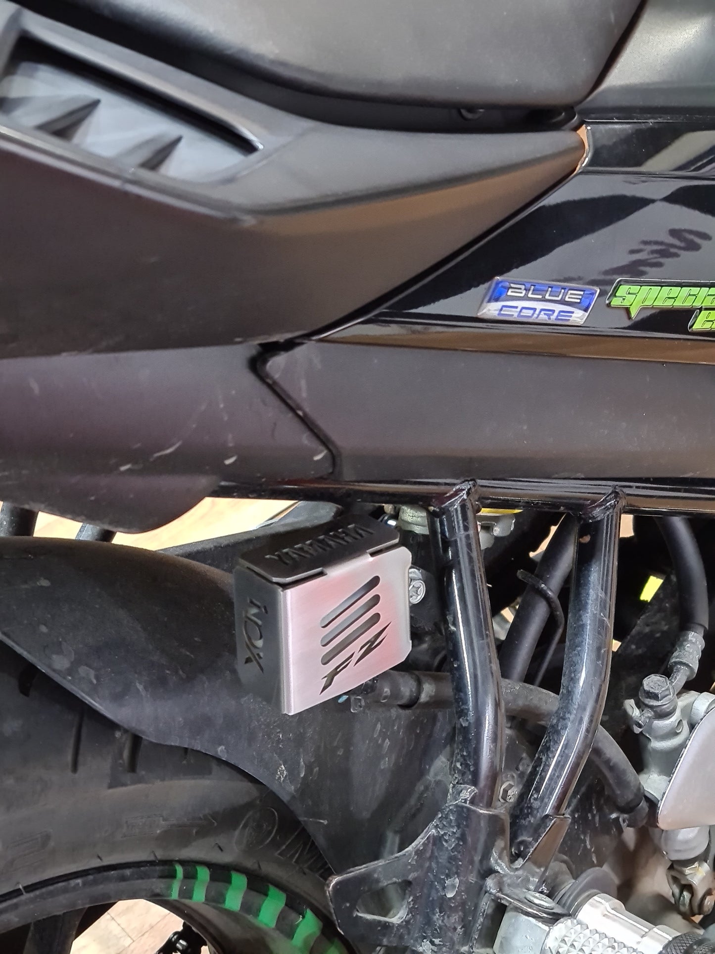 PROTECTOR BOMBA DE FRENO TRASERA YAMAHA FZ250