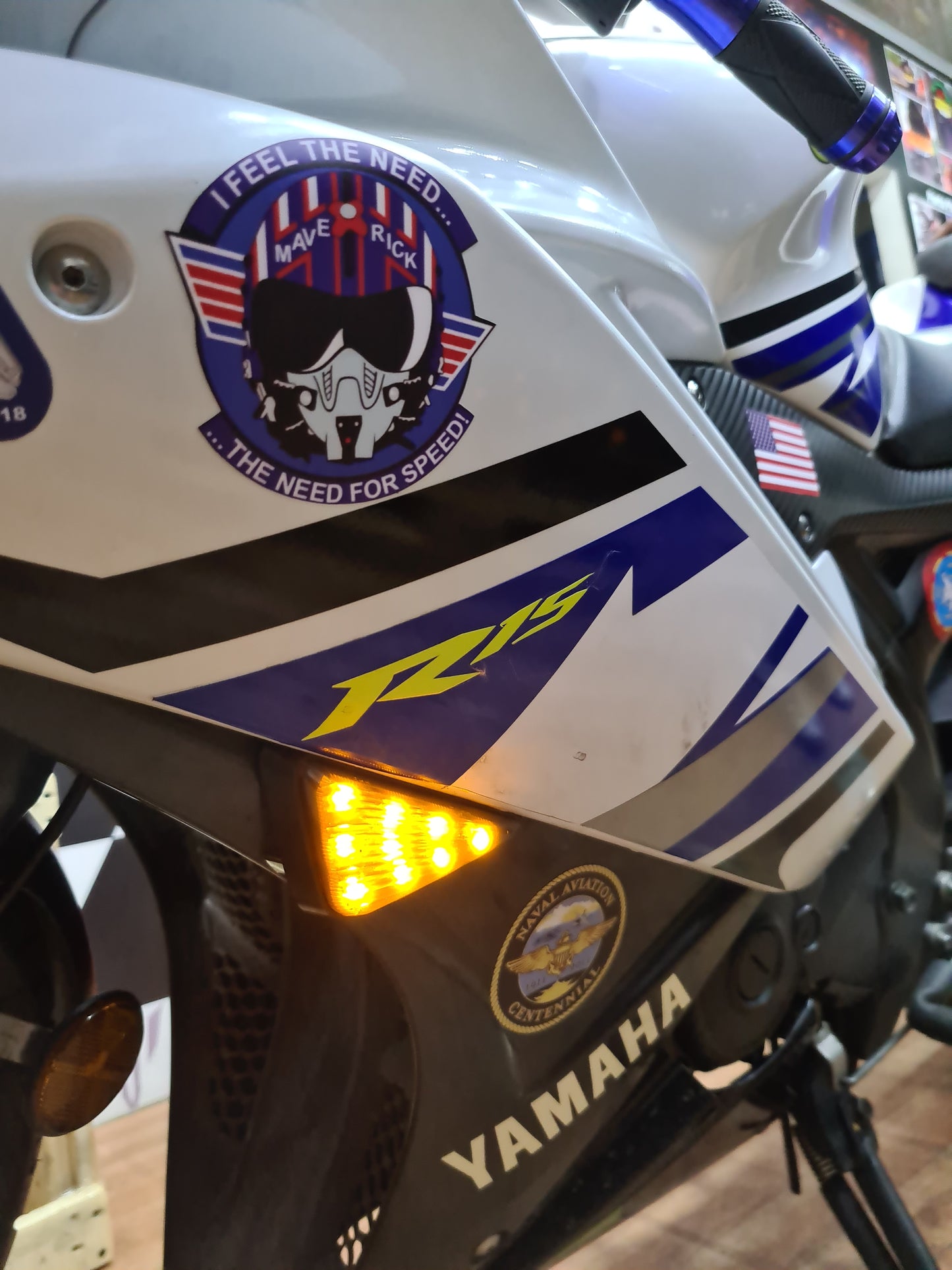 DIRECCIONALES LED TRIANGULAR YAMAHA R15V2