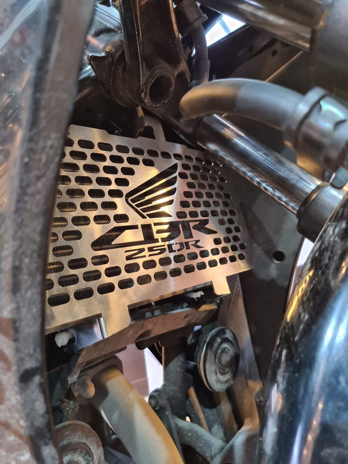 PROTECTOR DE RADIADOR HONDA CBR250