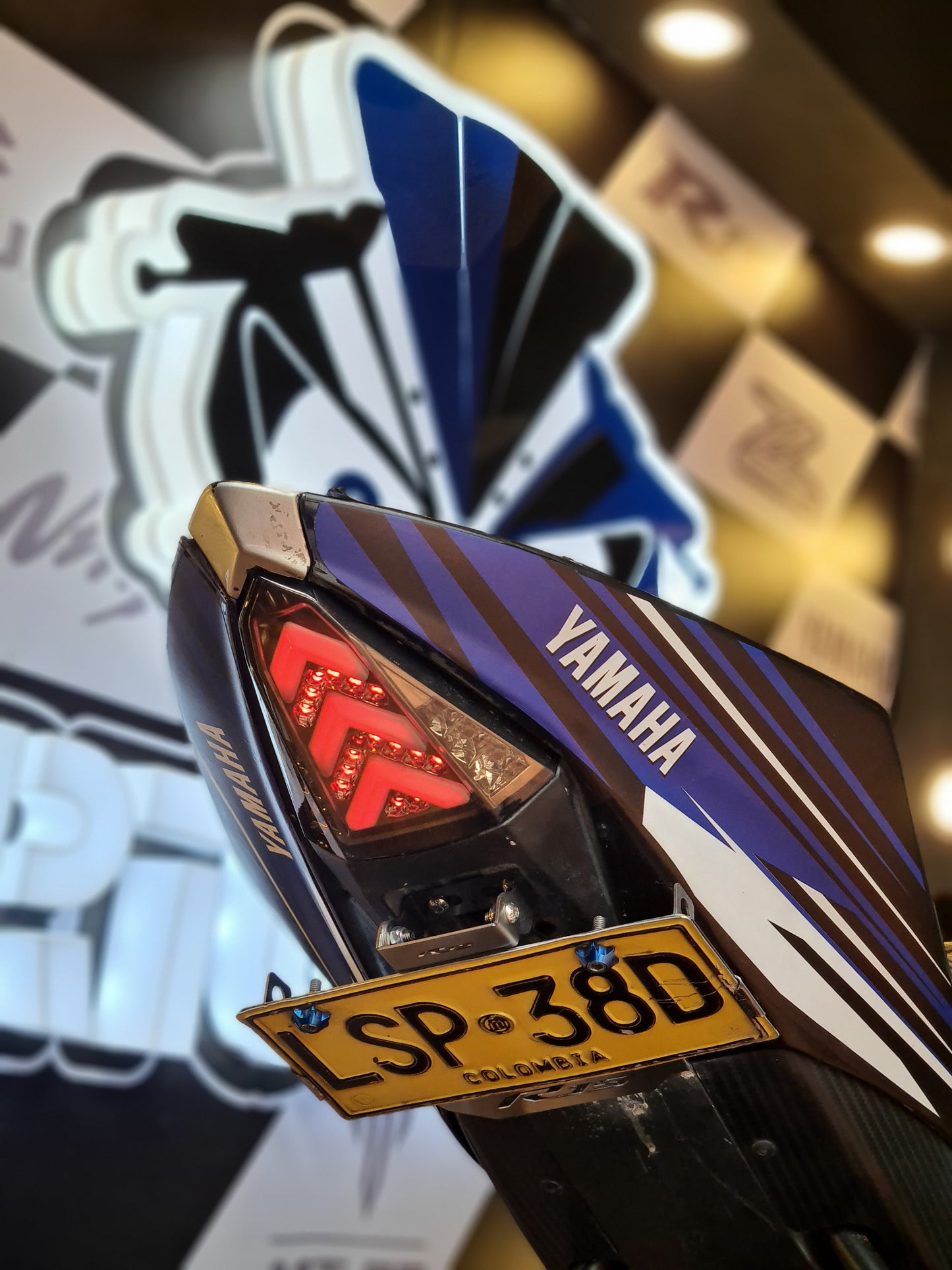 STOP INTEGRADO YAMAHA R15V2