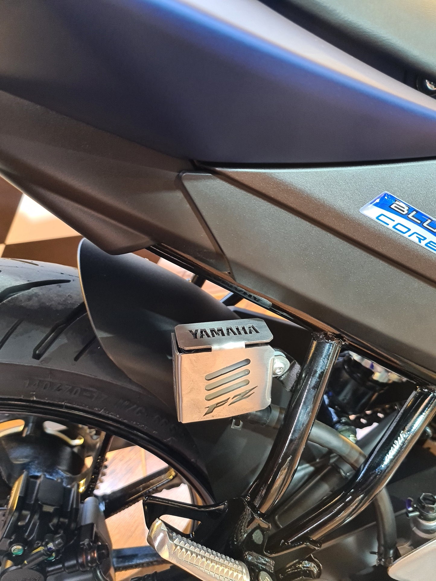PROTECTOR BOMBA DE FRENO TRASERA YAMAHA FZ250