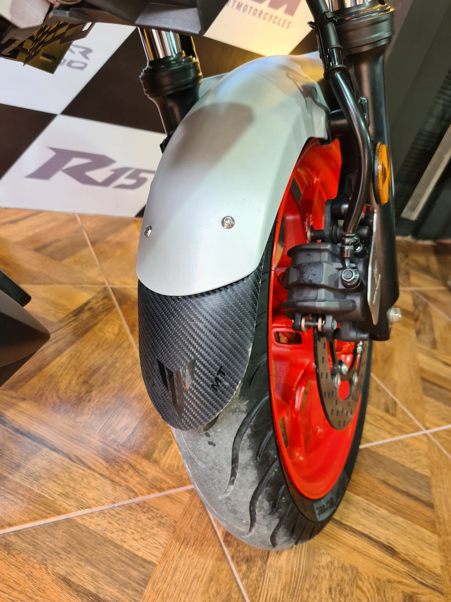 EXTENSOR DE GUARDABARRO DELANTERO YAMAHA MT03