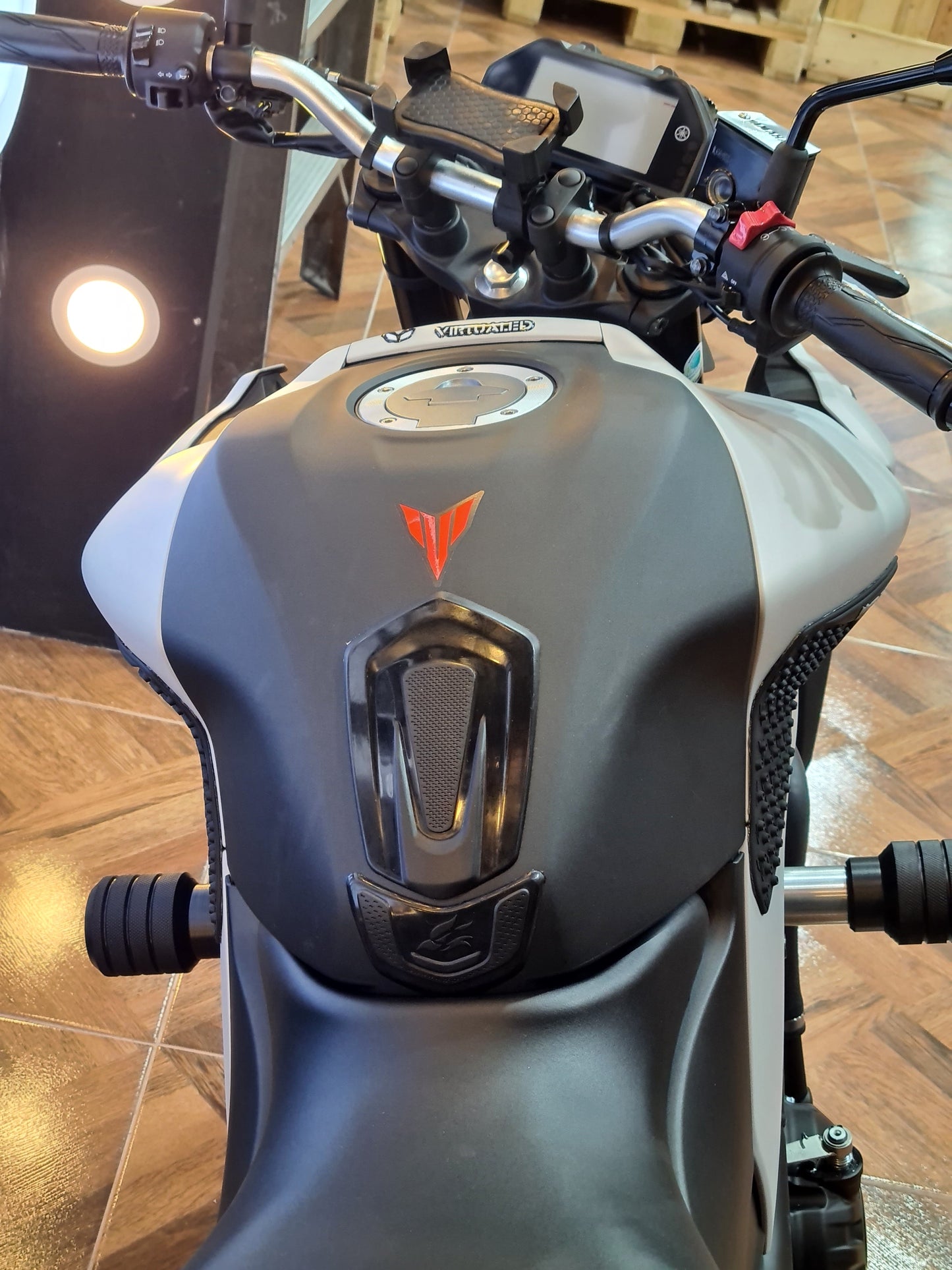PROTECTOR FRONTAL TANQUE ROOSTER YAMAHA MT03