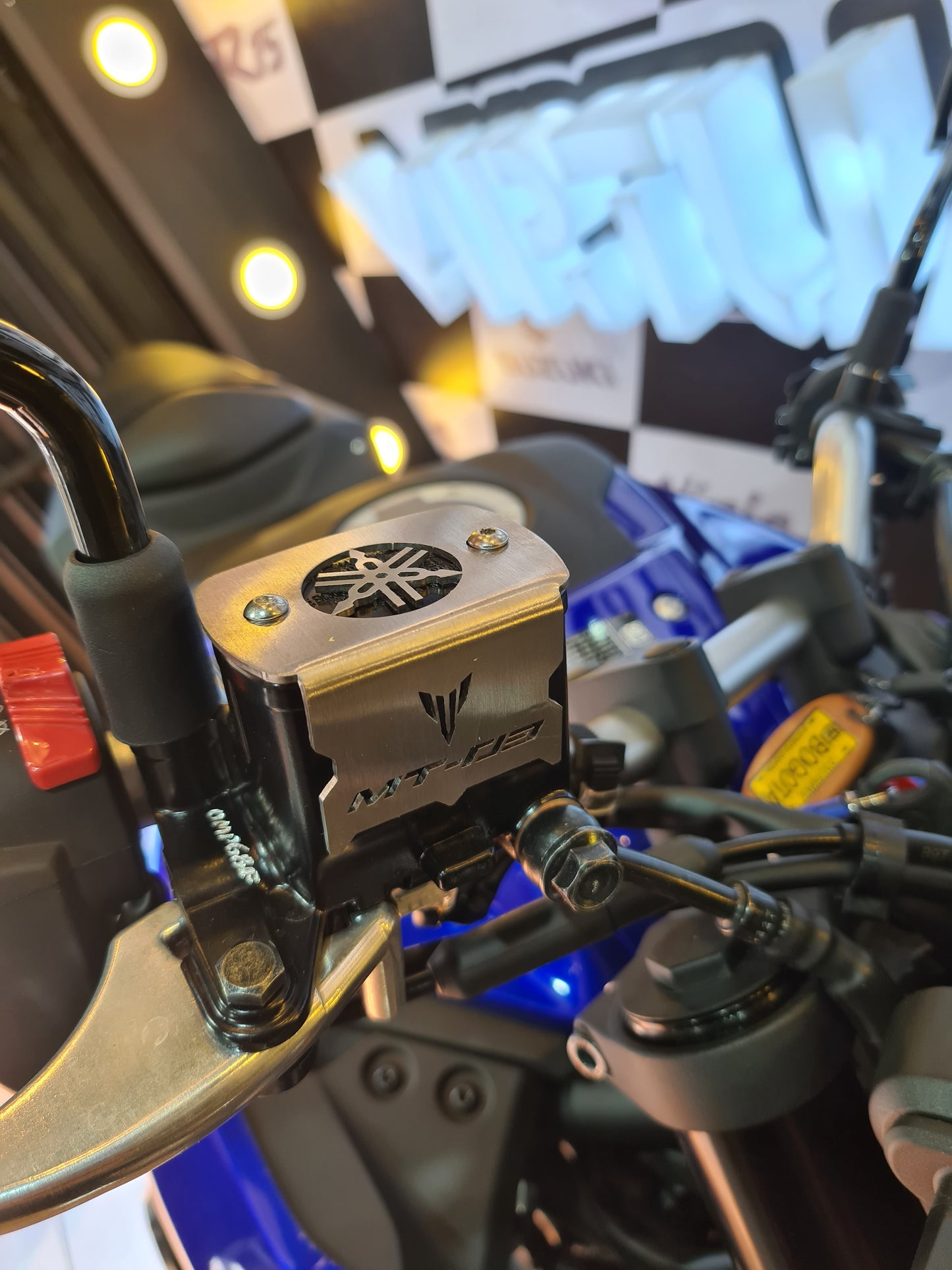 PROTECTOR BOMBA DE FRENO DELANTERA YAMAHA MT03