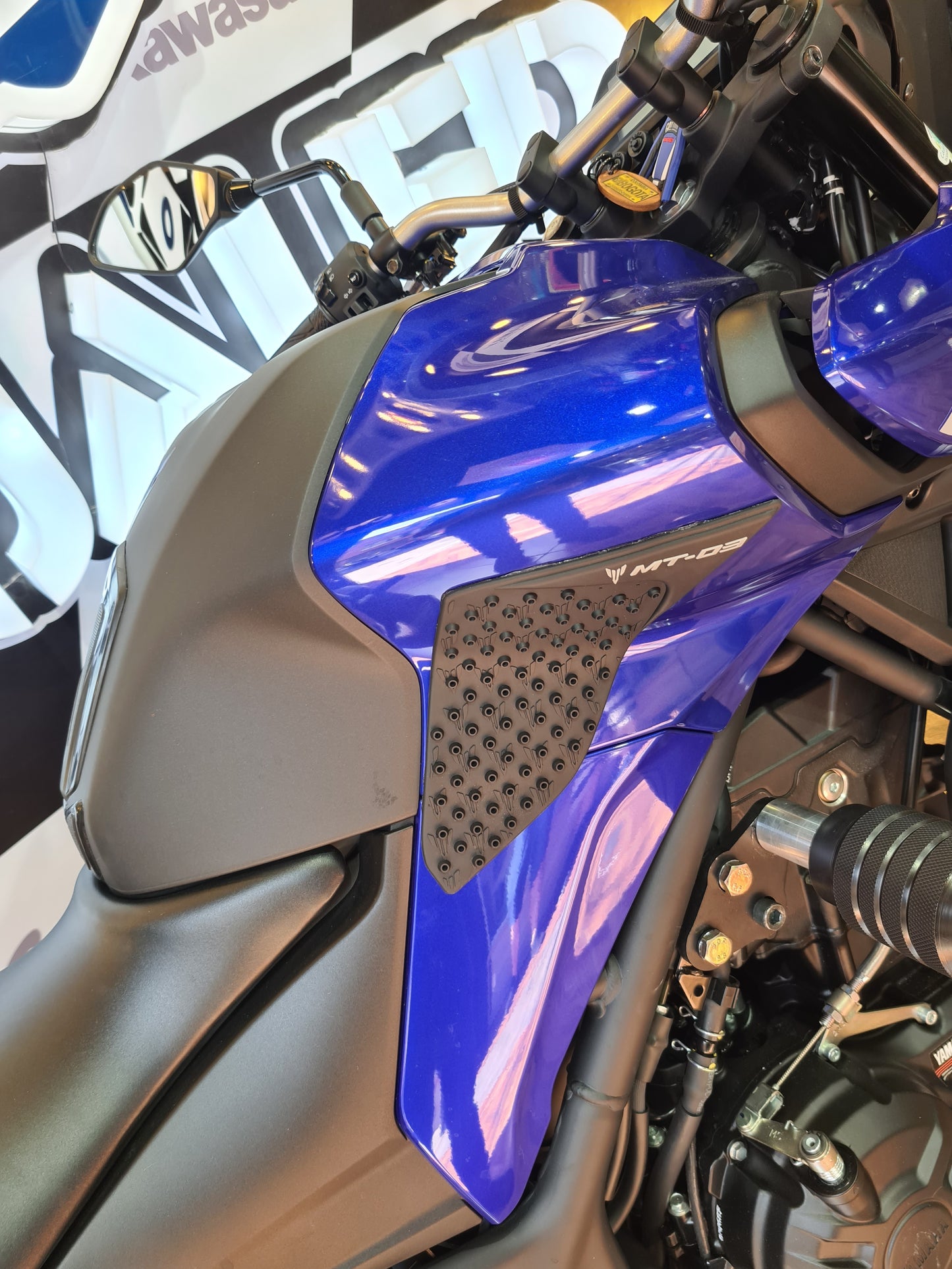 PROTECTORES DE TANQUE STOMP GRIPS YAMAHA MT03