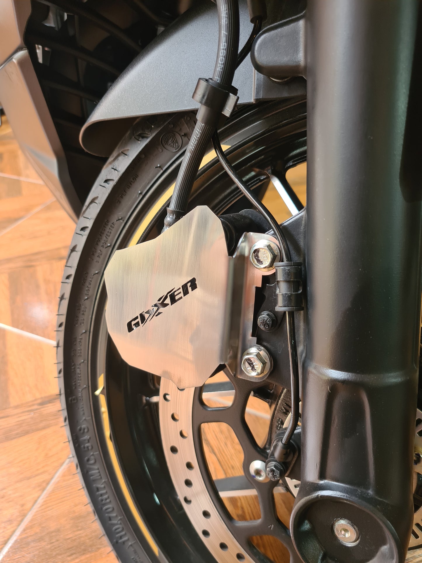 PROTECTOR DE CALIPER SUZUKI GIXXER