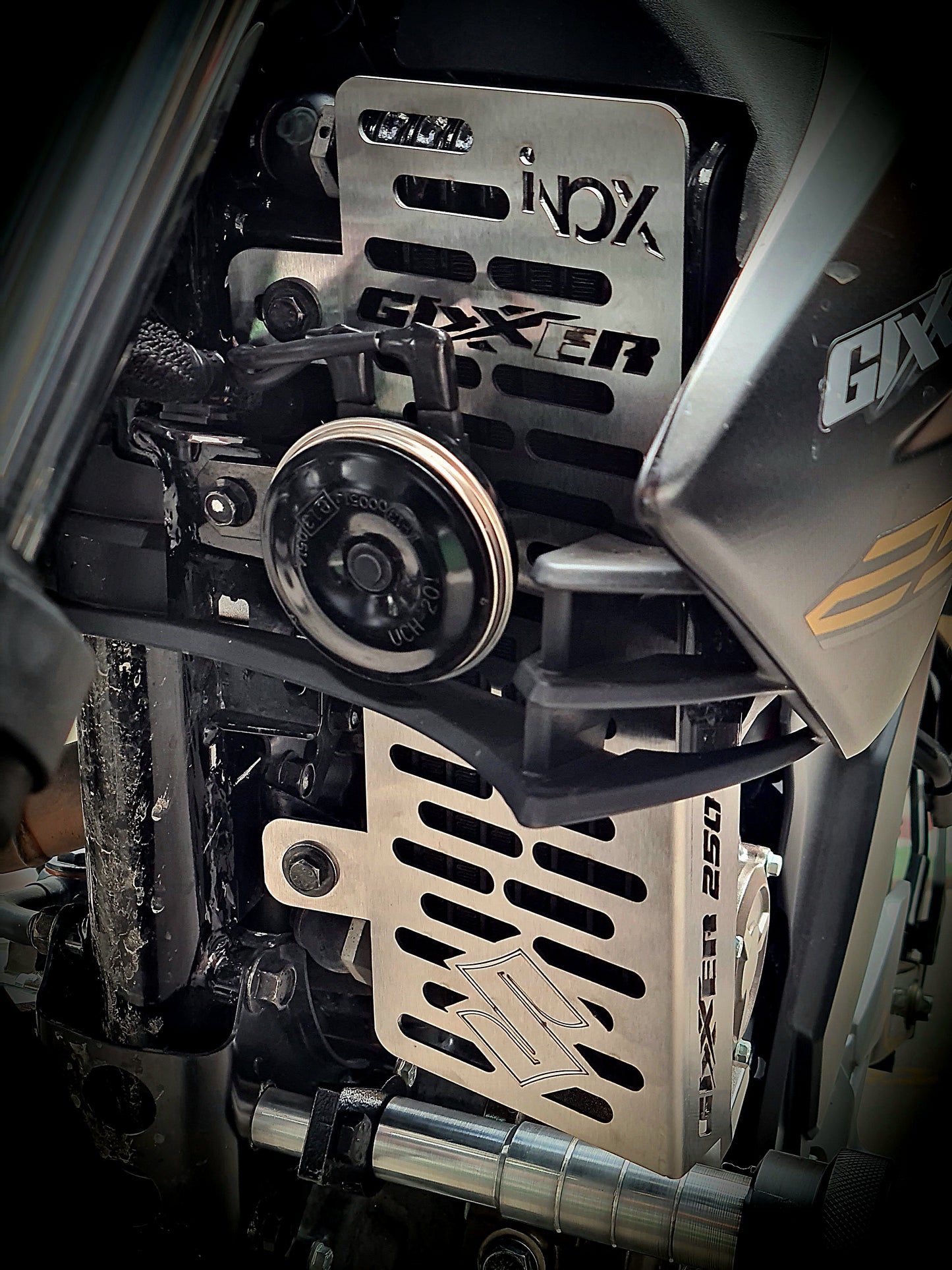 PROTECTOR DE RADIADOR SUZUKI GIXXER 250 - 250 SF
