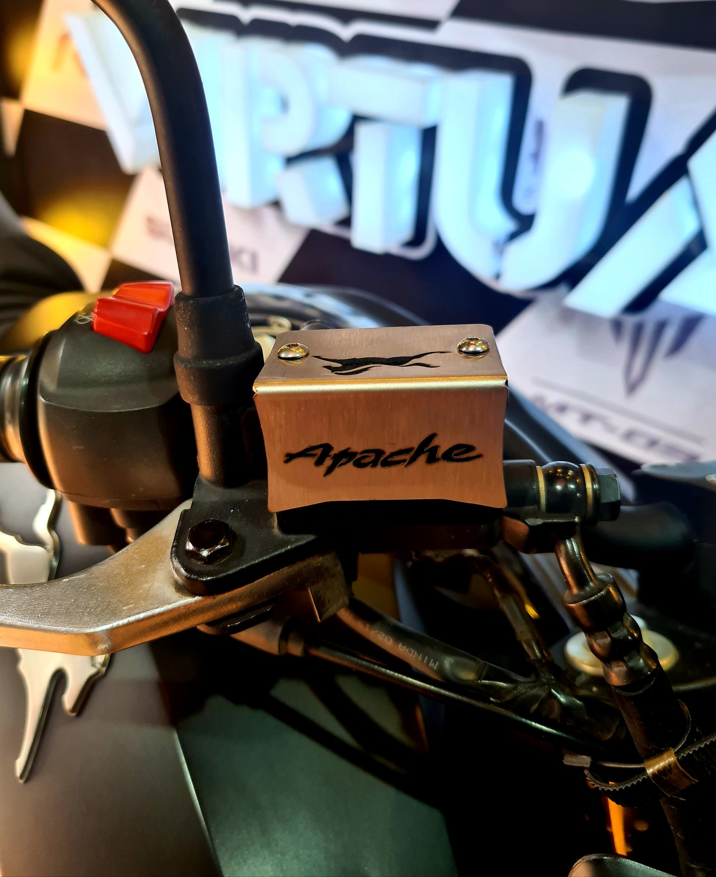 PROTECTOR BOMBA FRENO DELANTERO APACHE200 - 180 - 160