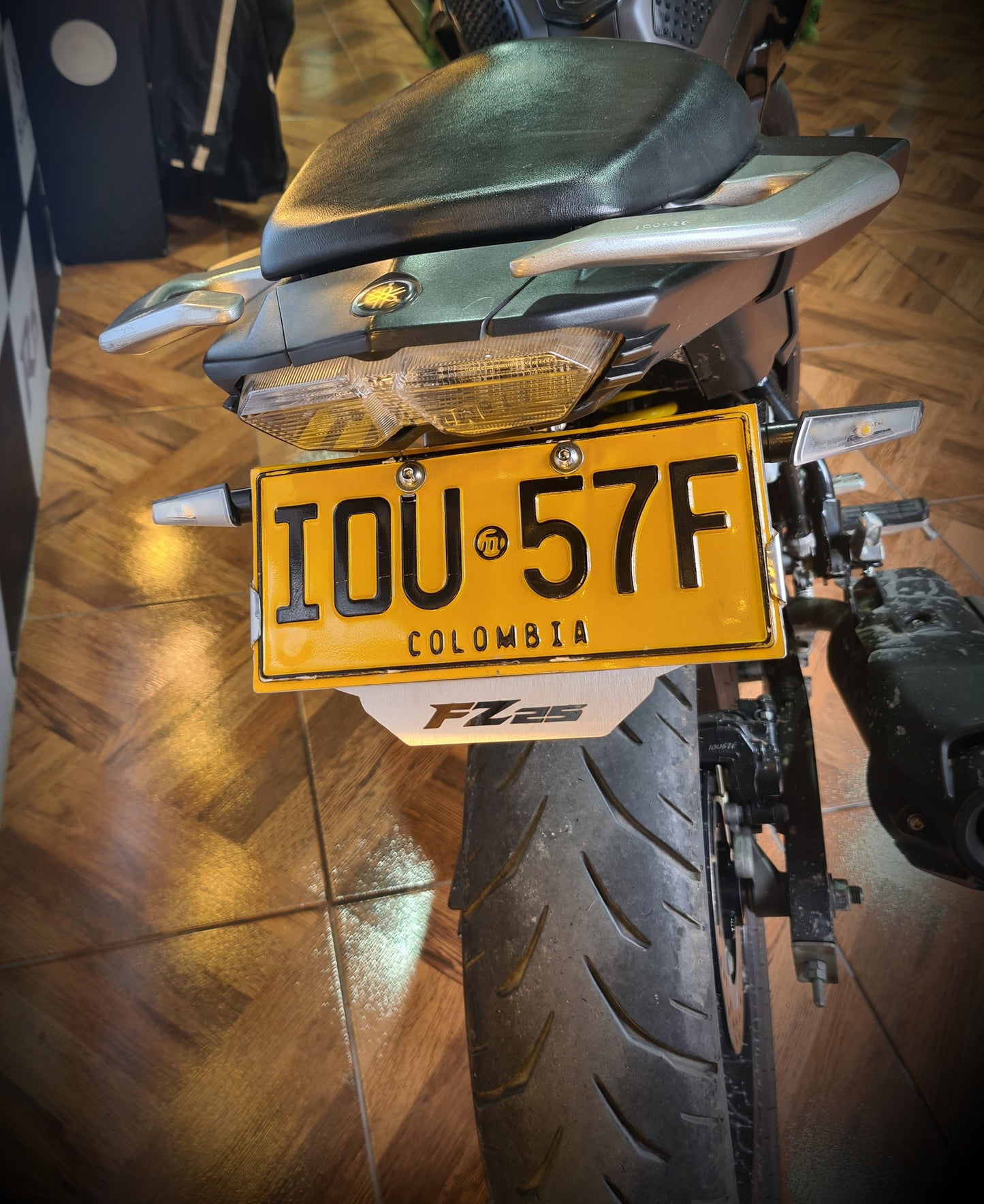 FENDER ELIMINATOR YAMAHA FZ250