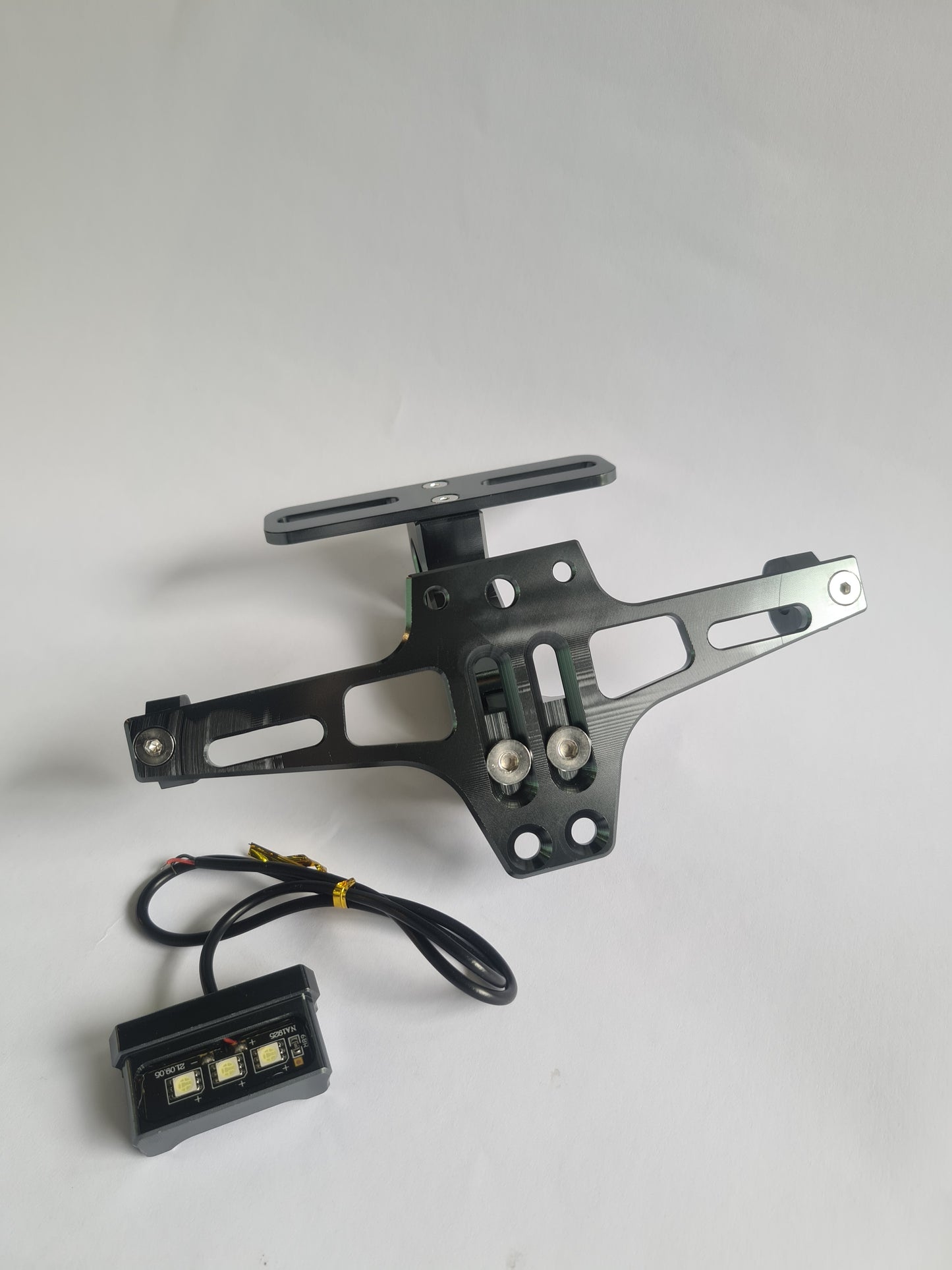 PORTA PLACA FENDER DE LUJO SUZUKI GIXXER