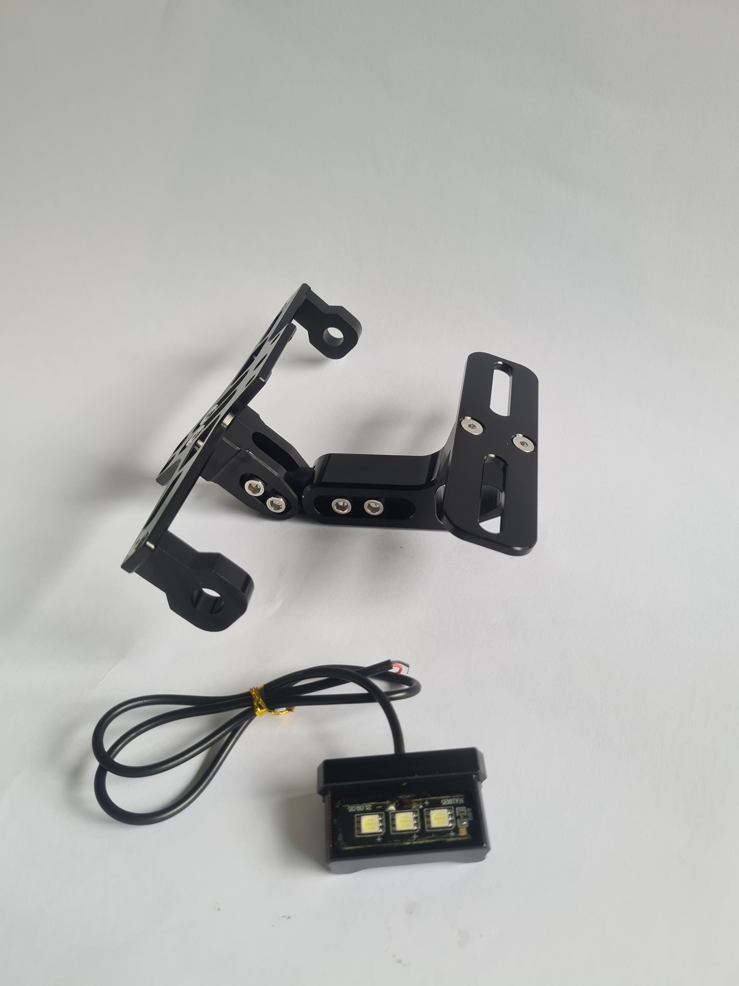 PORTA PLACA FENDER DE LUJO SUZUKI GIXXER