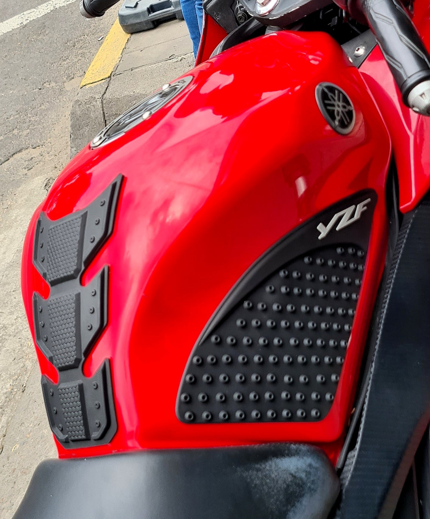 STOMP GRIPS YAMAHA R15V2