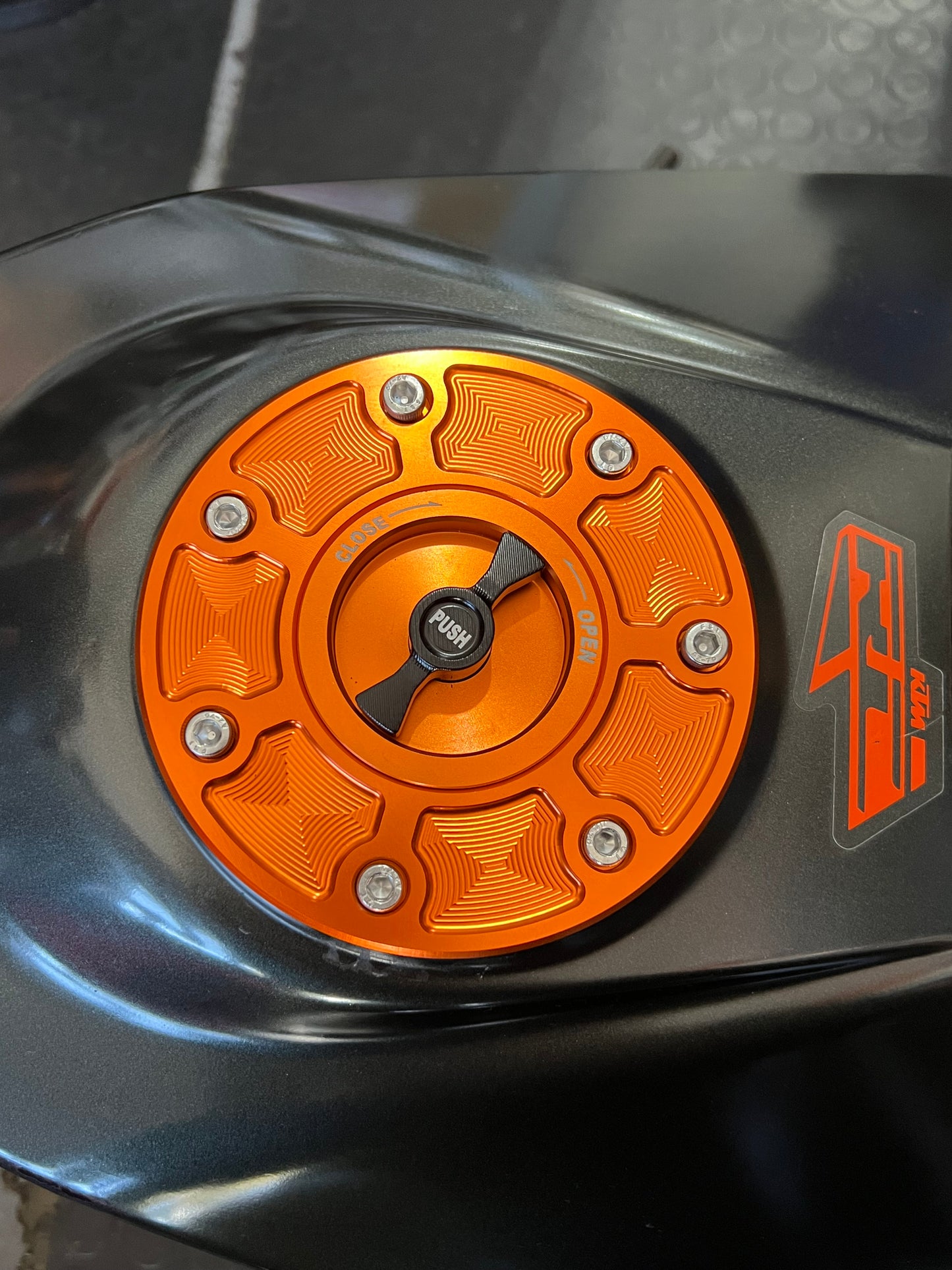 TAPA DEPOSITO GASOLINA KTM