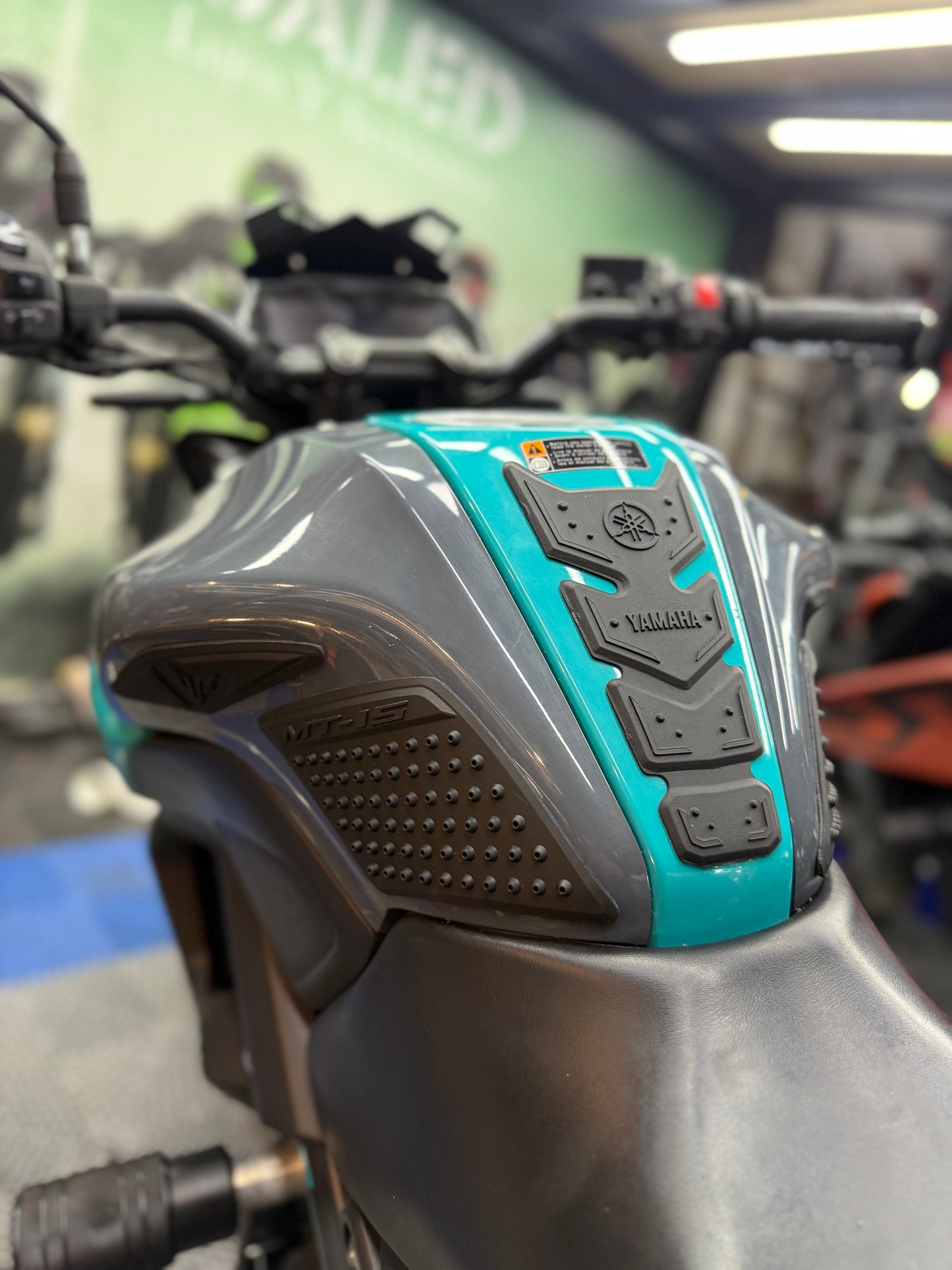 STOMP GRIPS 3D YAMAHA MT15