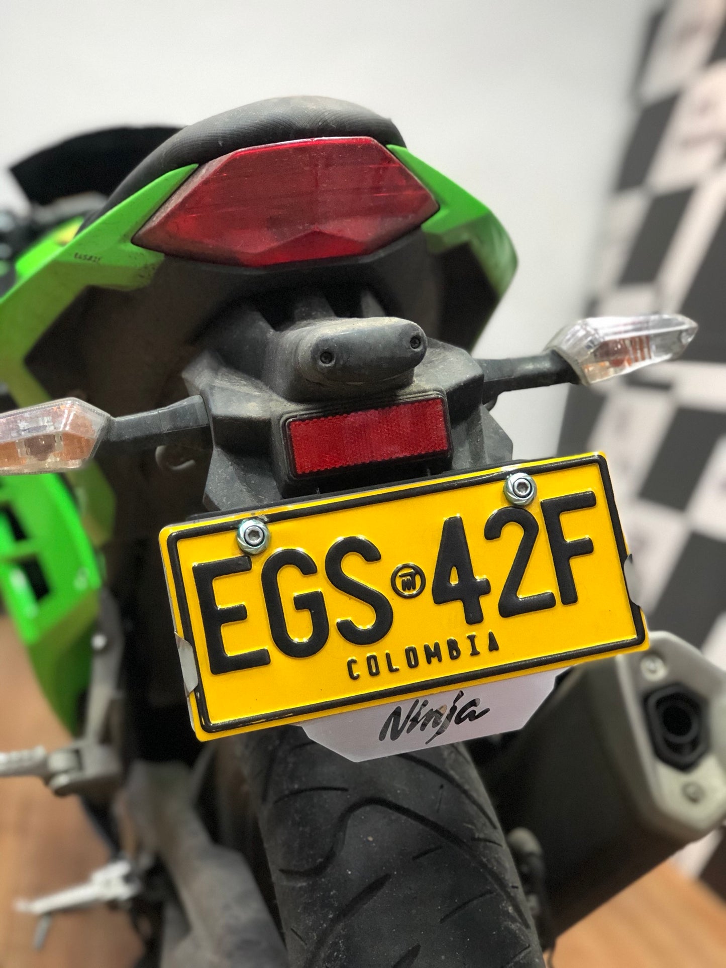 PROTECTOR DE PLACA KAWASAKI NINJA 300-250