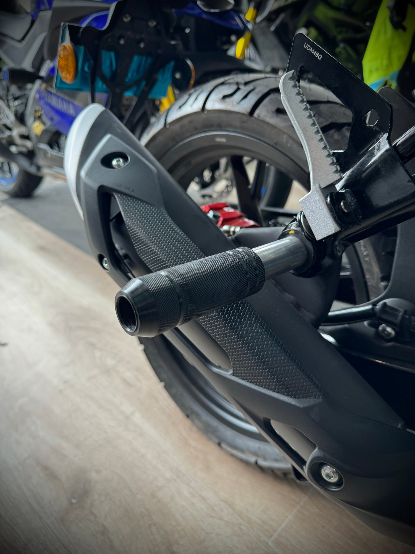 SLIDERS BENELLI TNT150