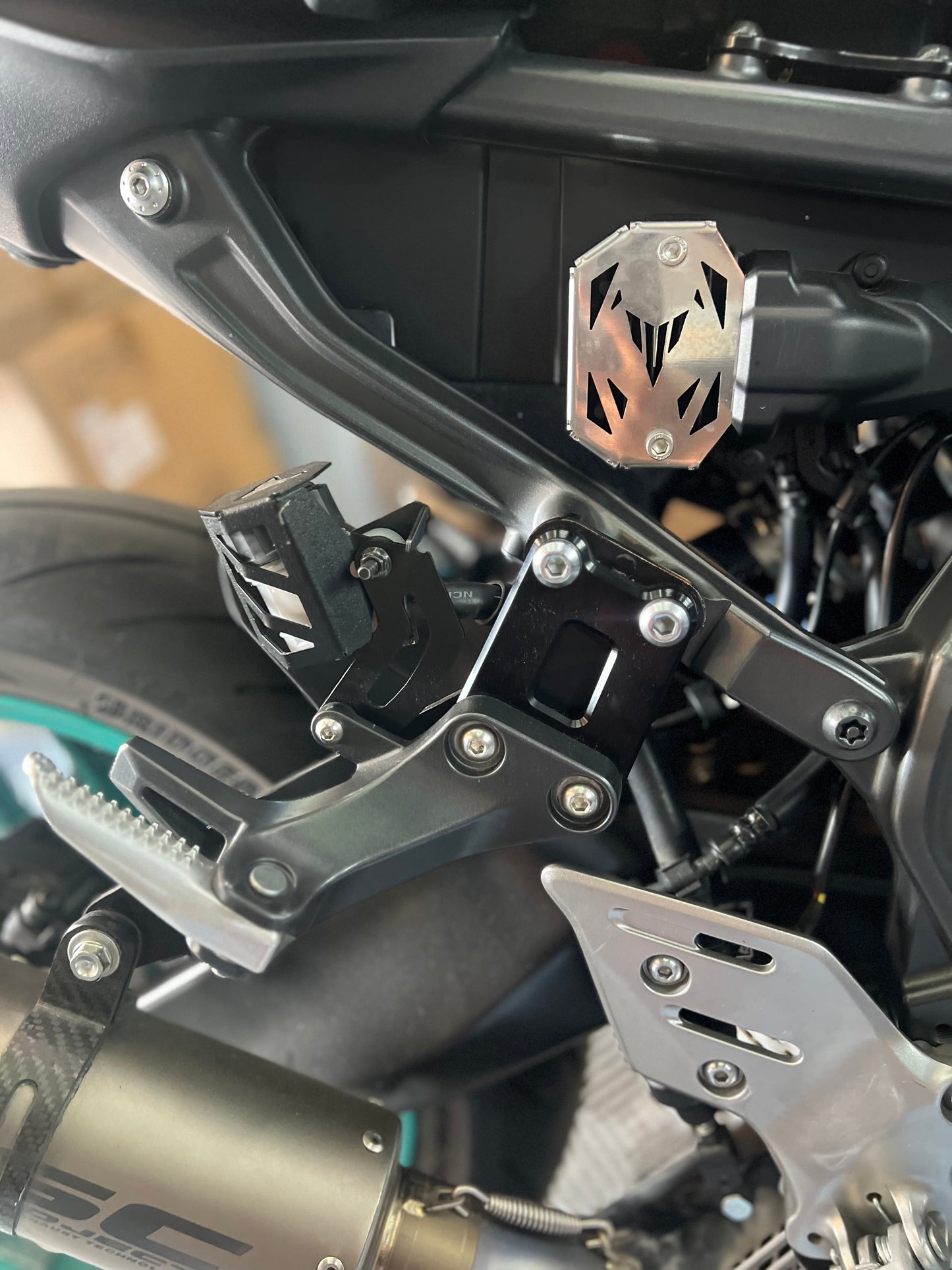 EXTENSORES DE POSAPIES YAMAHA MT09 V3