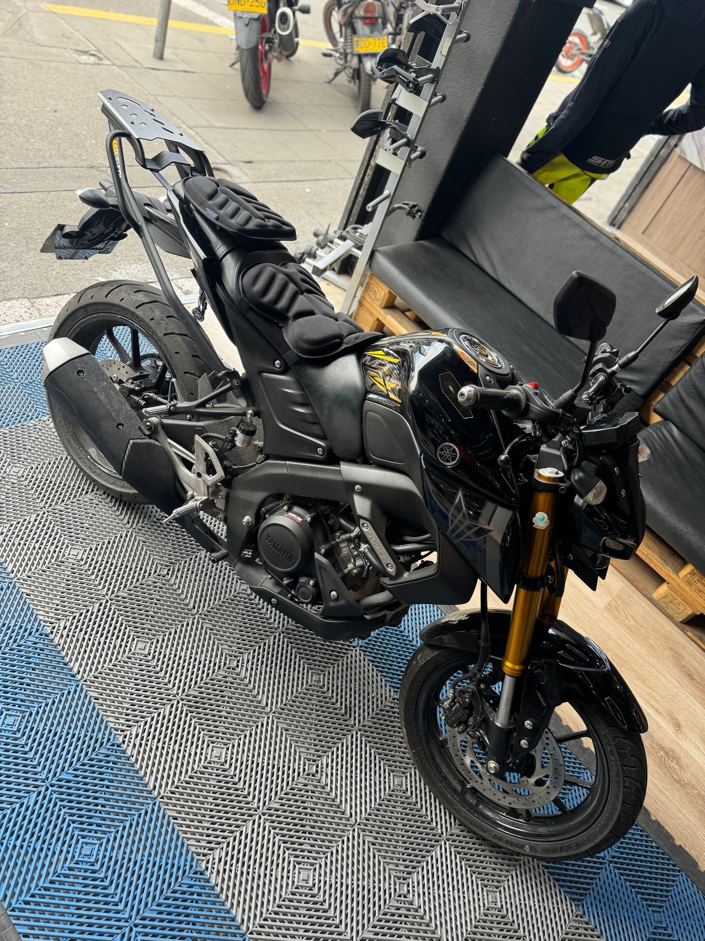 COMFORT SEATS YAMAHA MT15