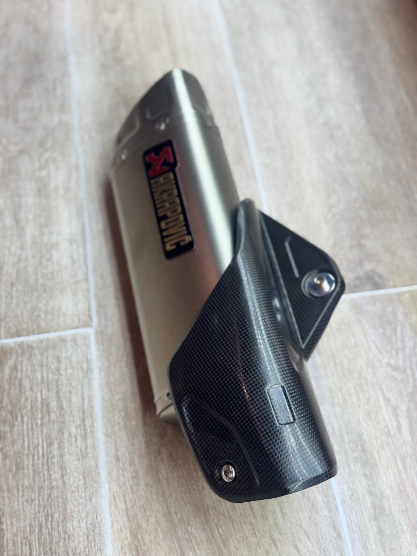 AKRAPOVIC COVER CARBONO