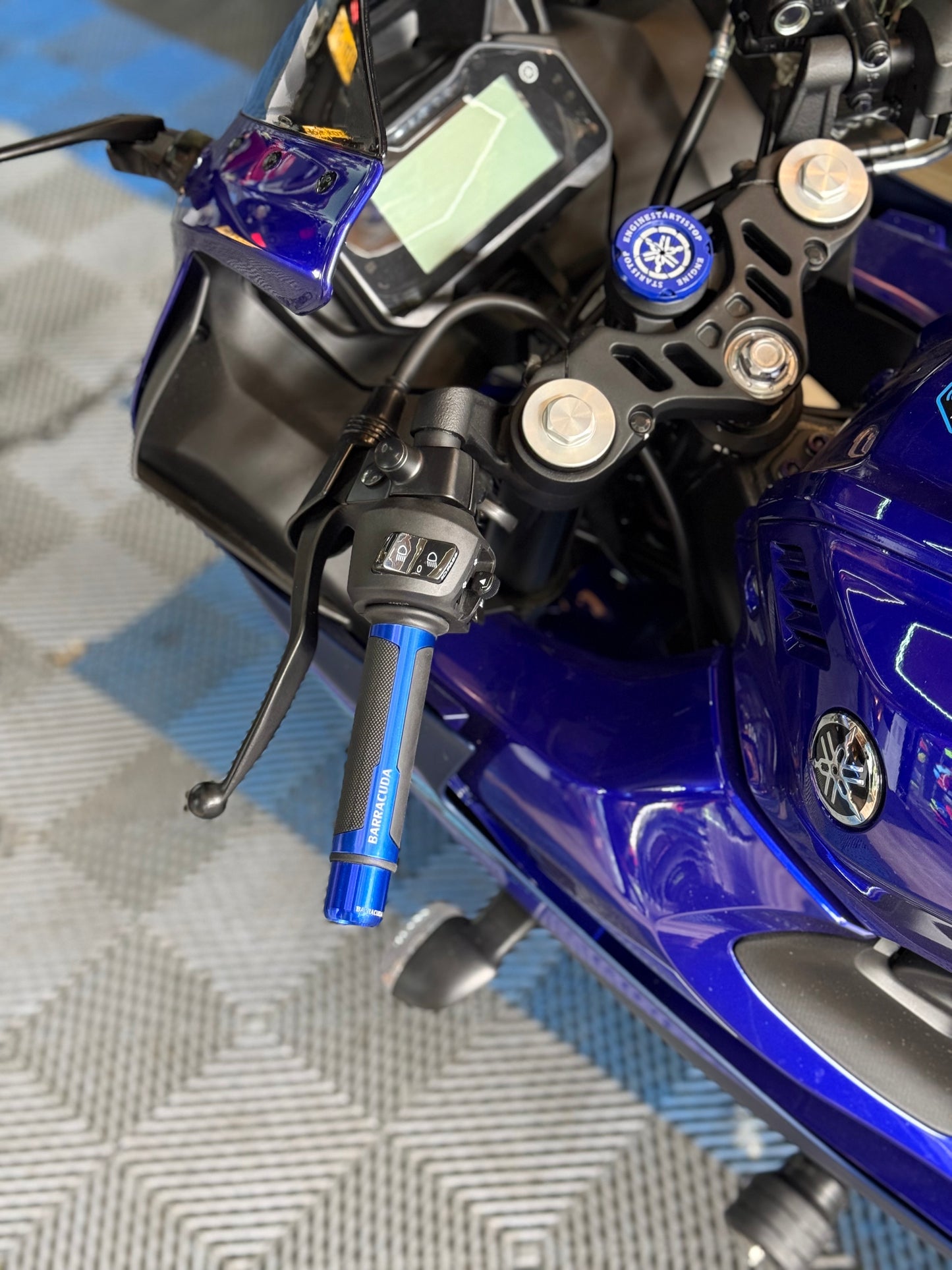 GRIPS BARRACUDA ALUMIO YAMAHA R15V4