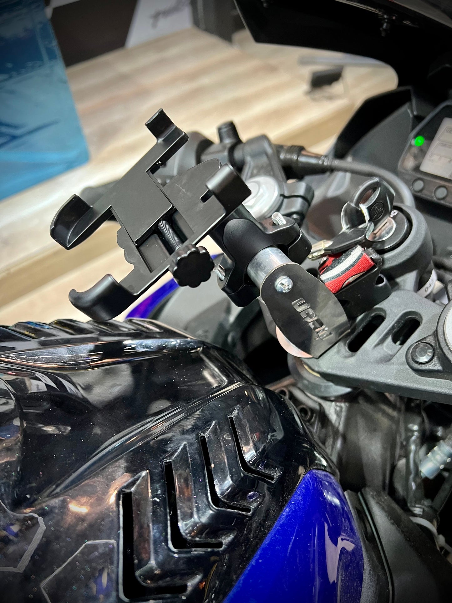 SOPORTE PARA CELULAR METALICO