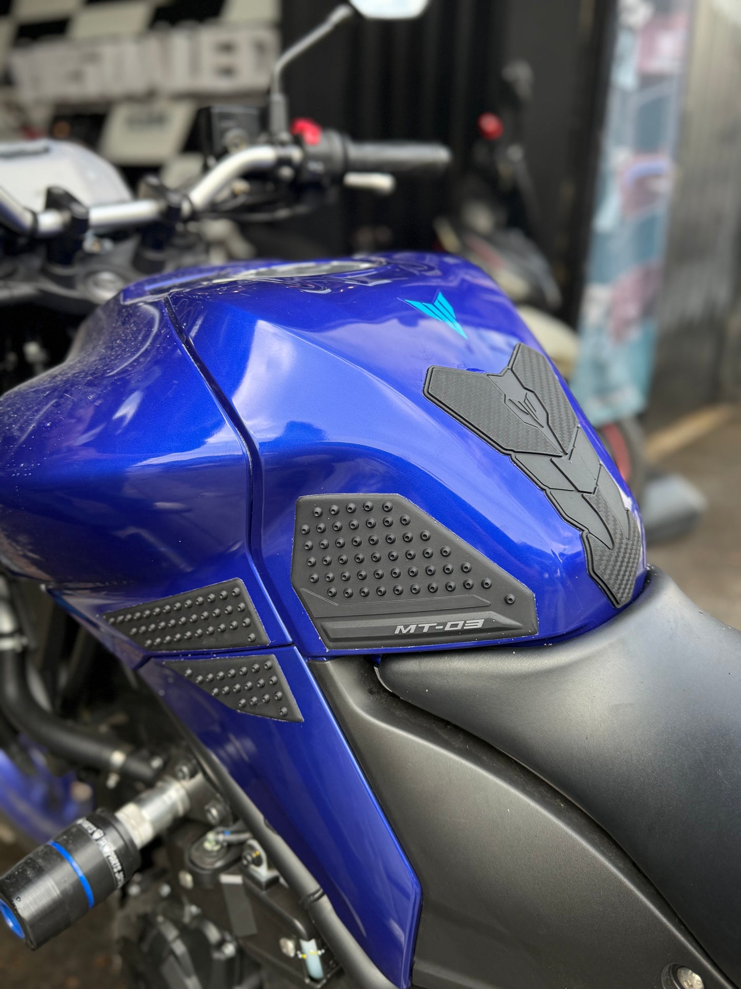 PROTECTORES DE TANQUE STOMP GRIPS YAMAHA MT03 V2