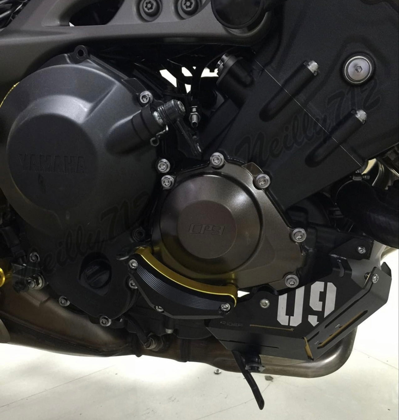 SLIDERS TAPA MOTOR MT09 V1-V2