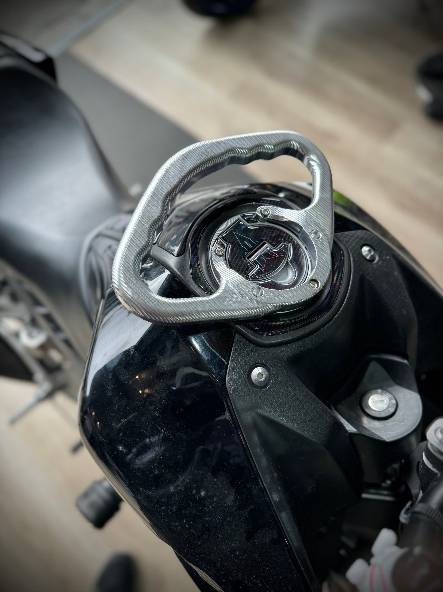 AGARRADERA TANQUE YAMAHA MT15