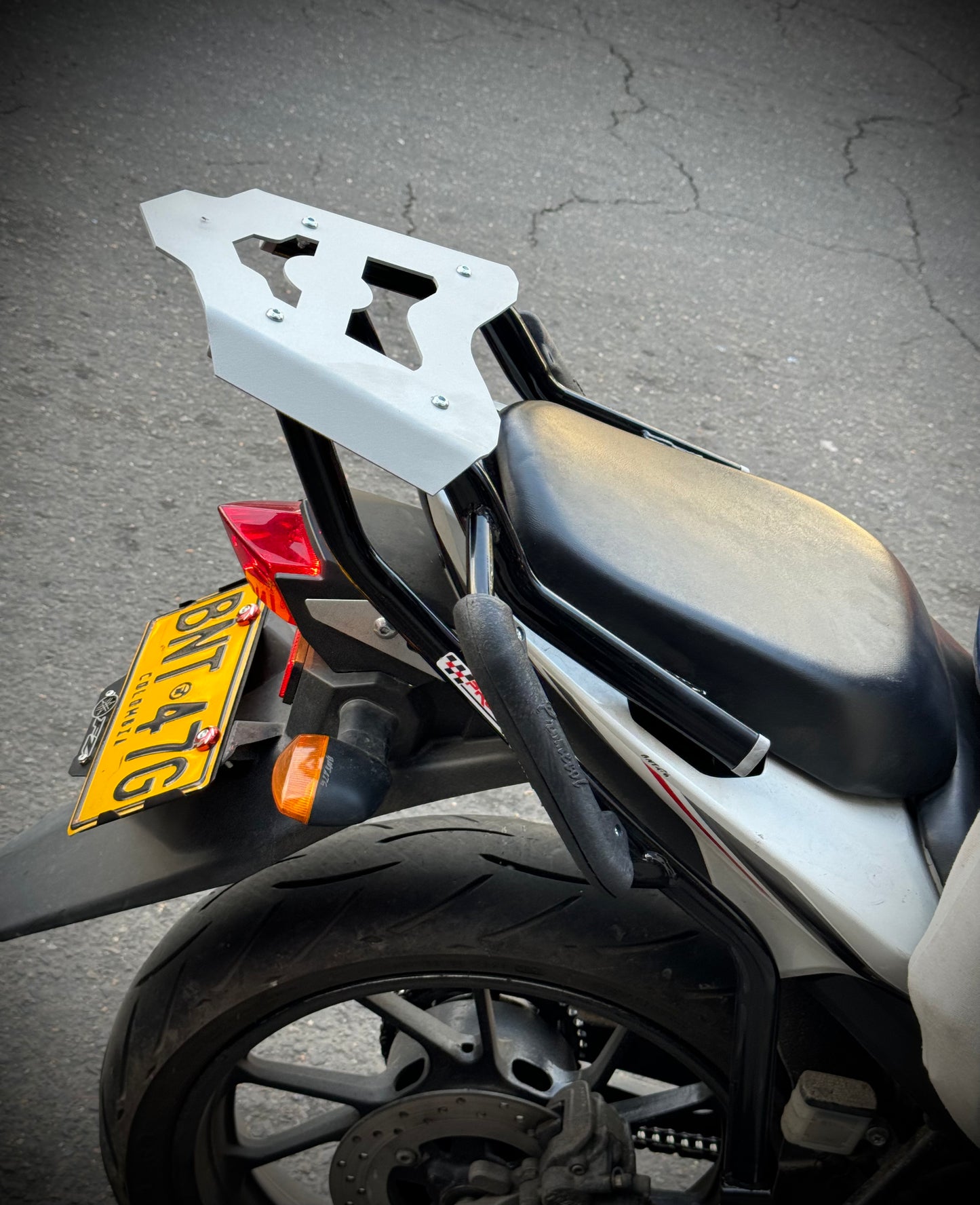 PARRILLA - SOPORTE DE CARGA YAMAHA FZ2.0