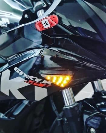 DIRECCIONALES LED TRIANGULAR SUZUKI GIXXER 150SF