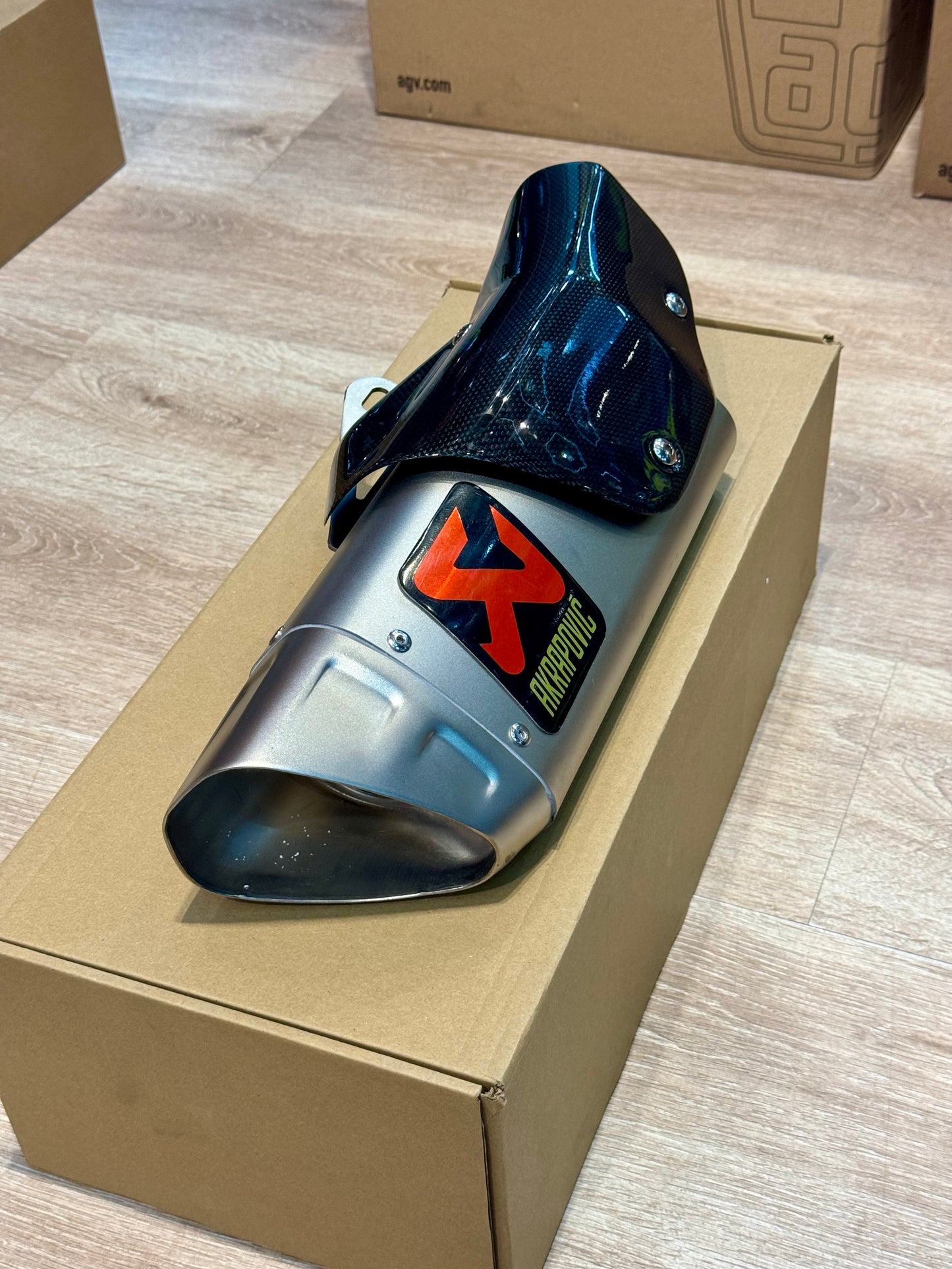 AKRAPOVIC COVER CARBONO