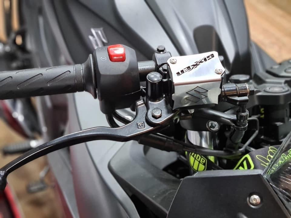 PROTECTOR BOMBA DE FRENO DELANTERA SUZUKI GIXXER 150-250