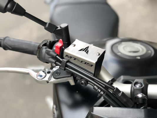 PROTECTOR BOMBA DE FRENO DELANTERA YAMAHA MT09