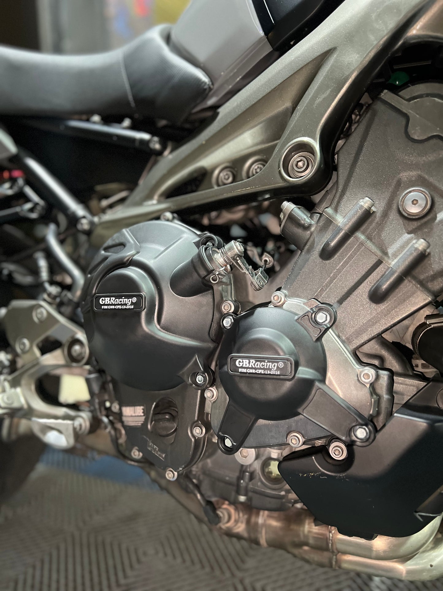 SLIDERS CUBIERTA DE MOTOR YAMAHA MT09 V1-V2