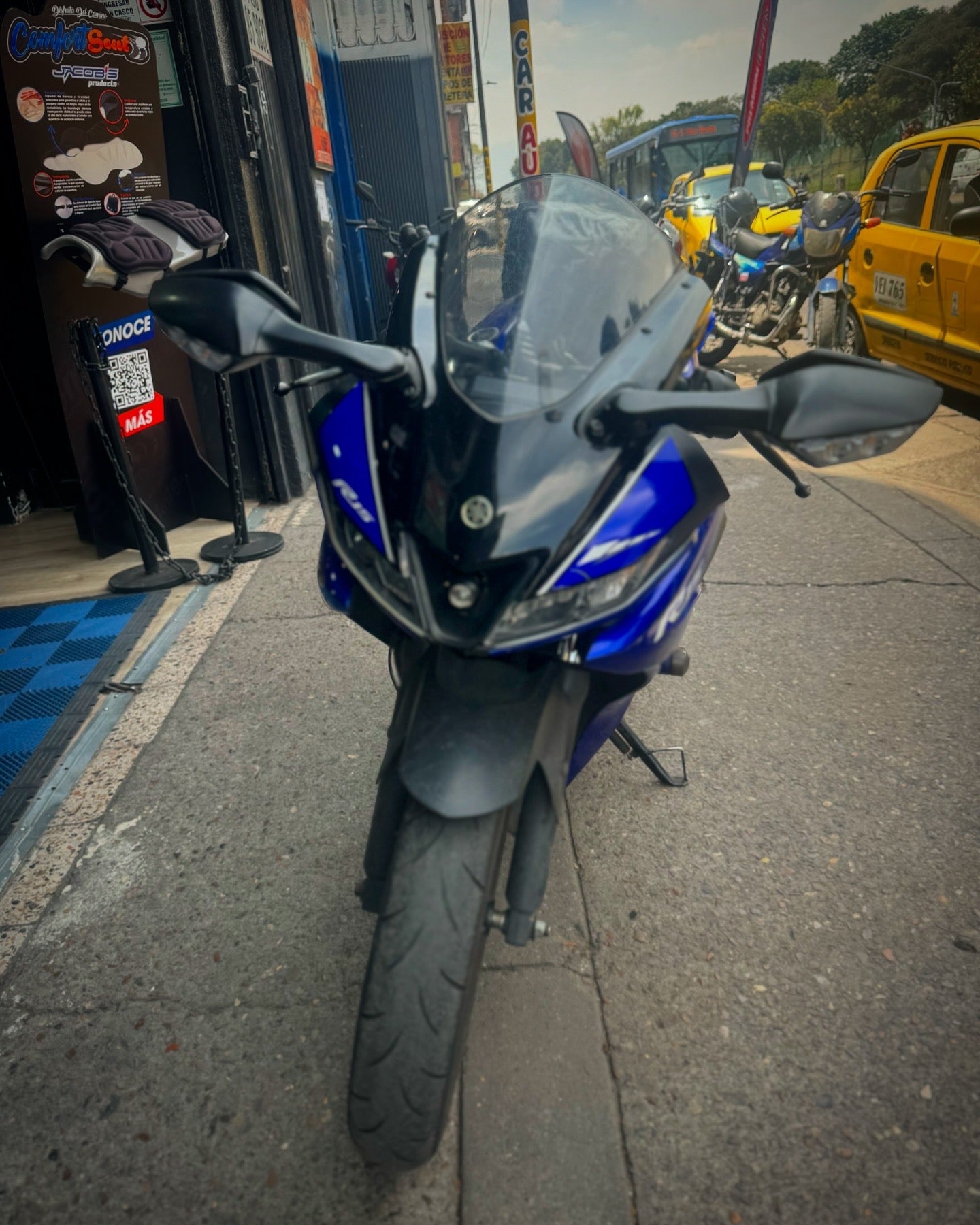 ESPEJOS CON DIRECCIONALES CARENADAS