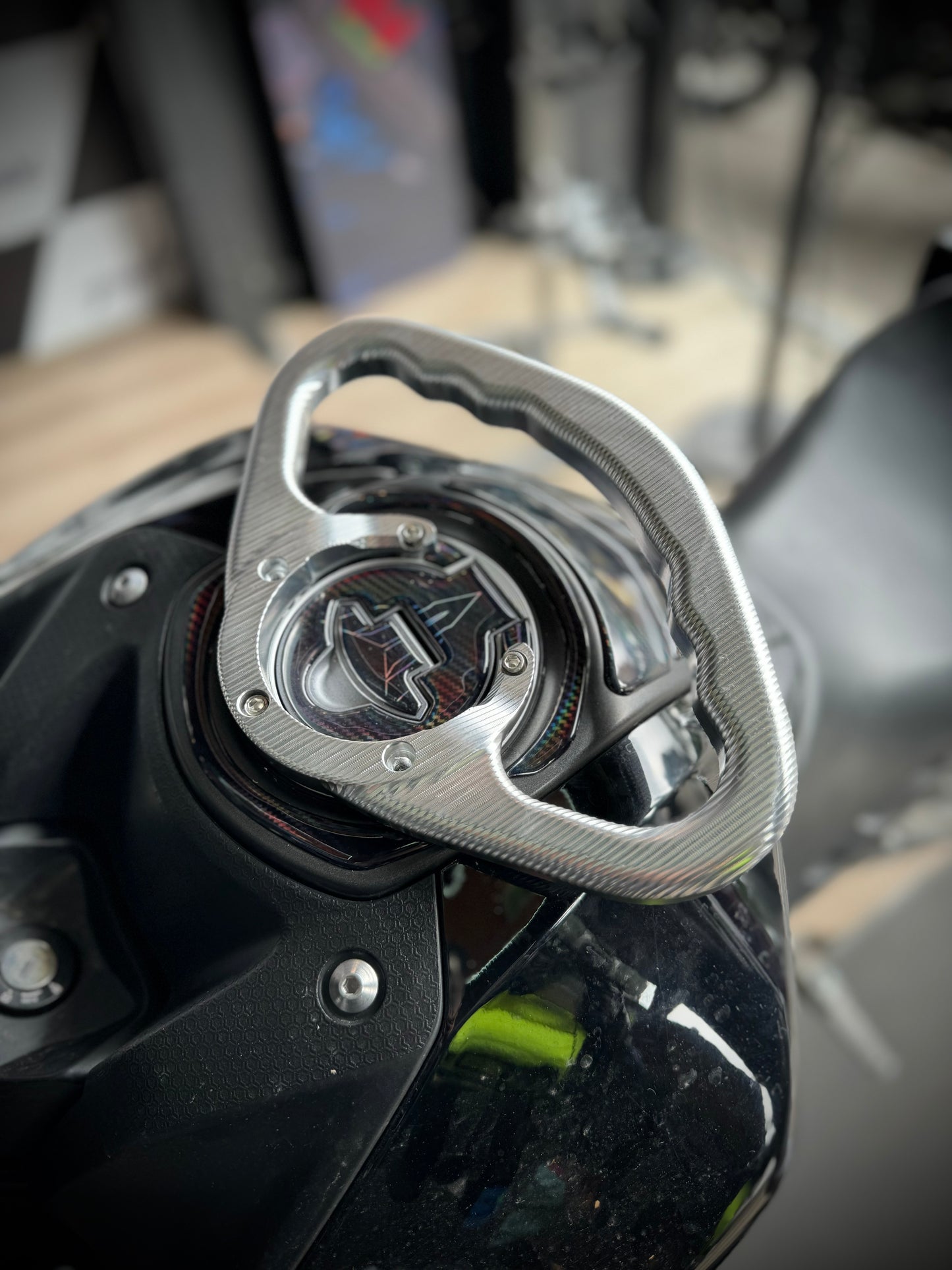AGARRADERA TANQUE YAMAHA MT15