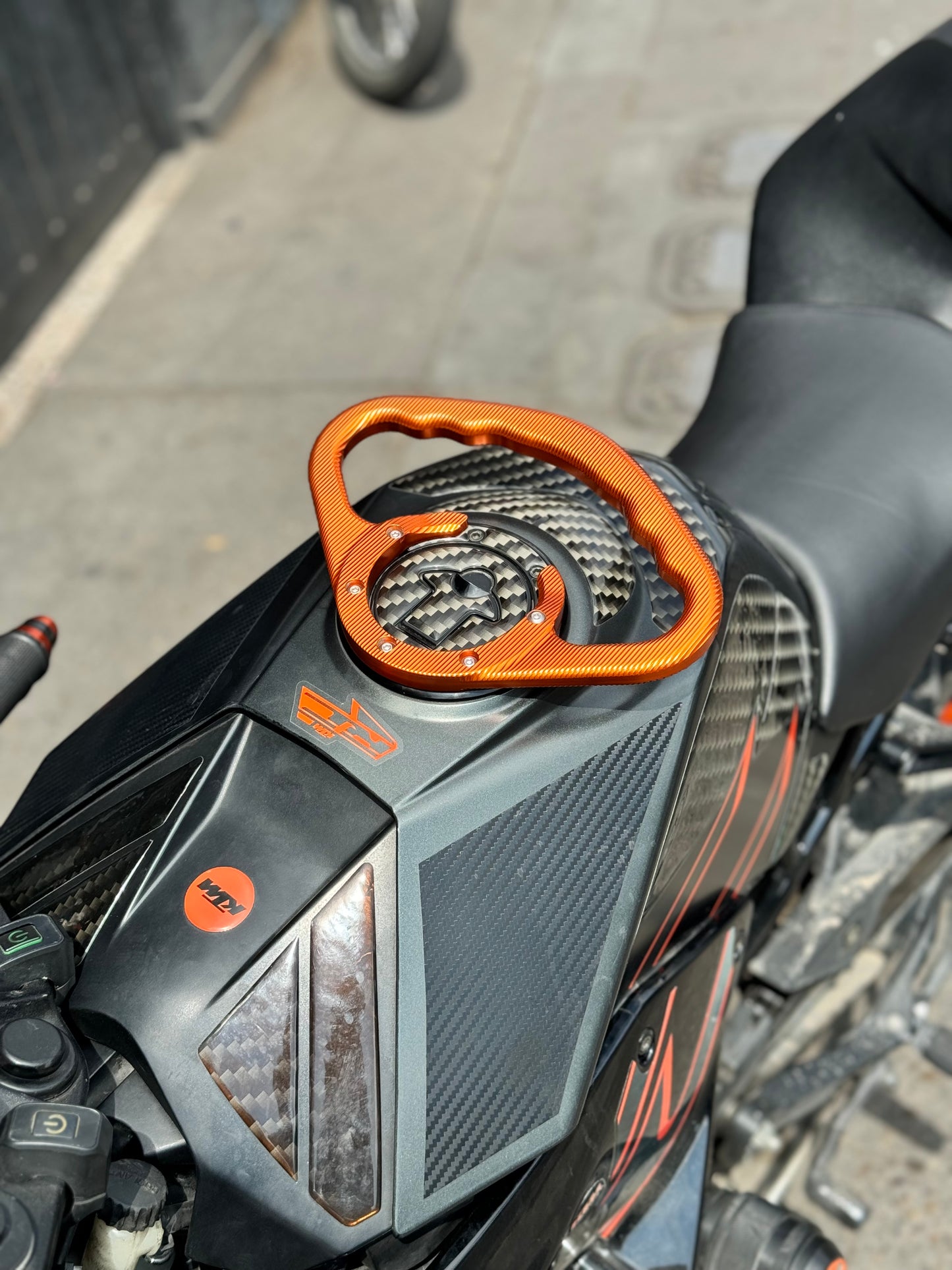 AGARRADERA TANQUE KTM DUKE200 -RC200